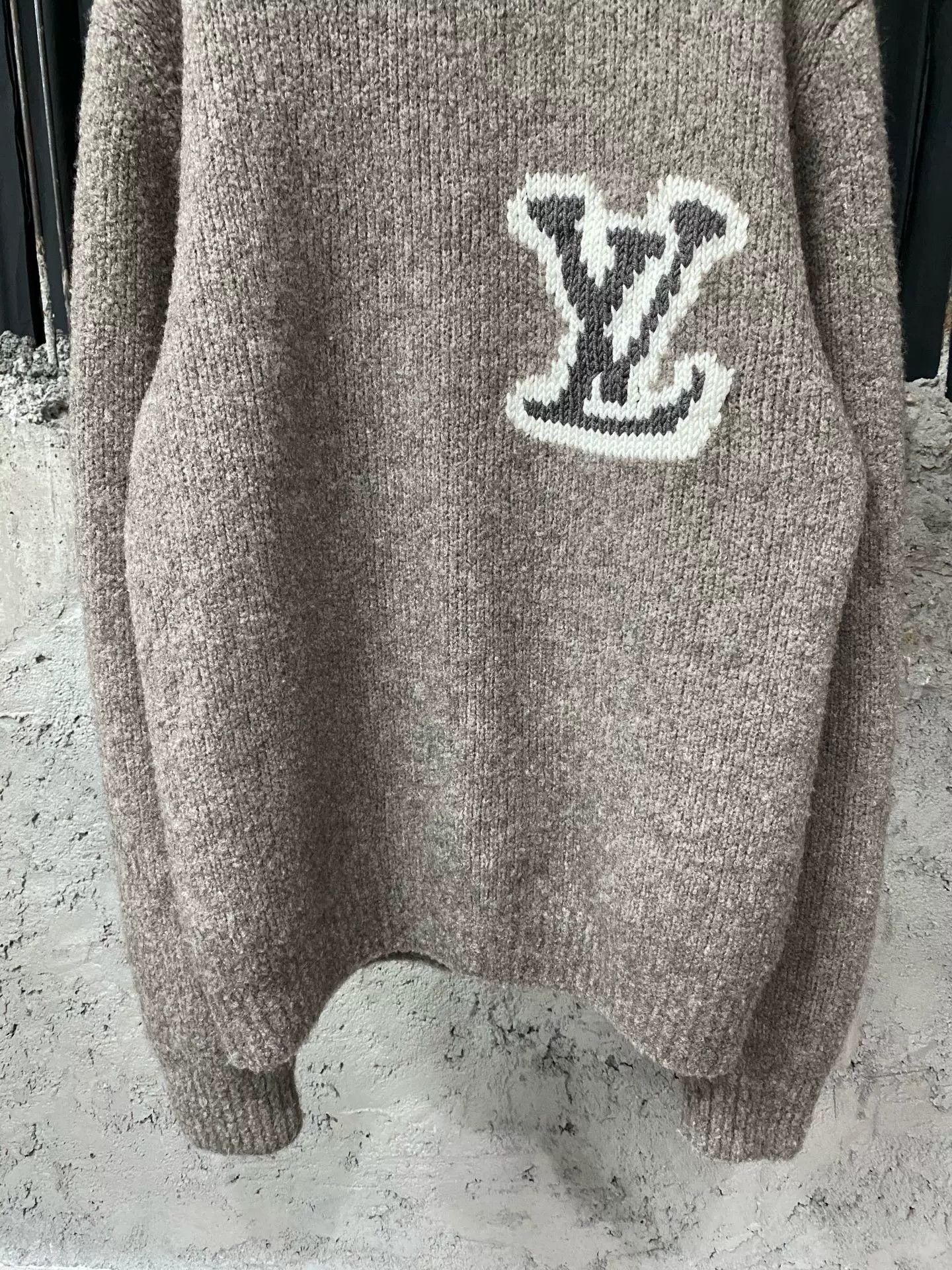 Louis Vuitton Louis Vuitton LV Logo Knit Sweater Size L Size US L / EU 52-54 / 3 - 5 Thumbnail