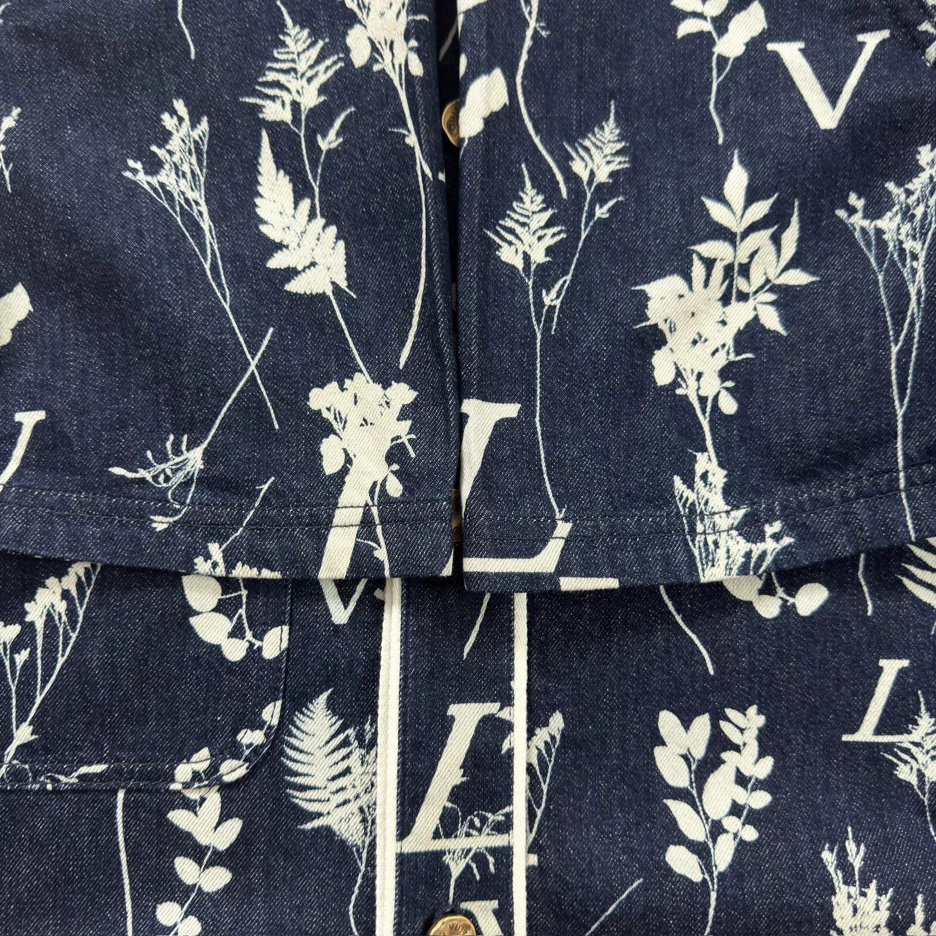 Louis Vuitton Louis Vuitton Floral Button Up Shirt M Size US M / EU 48-50 / 2 - 5 Thumbnail