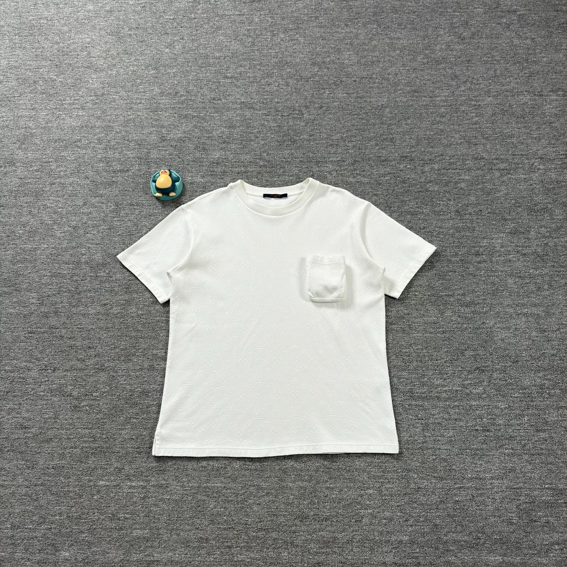 Louis Vuitton Louis Vuitton Monogram Pocket T-Shirt Size L Size US L / EU 52-54 / 3 - 2 Thumbnail