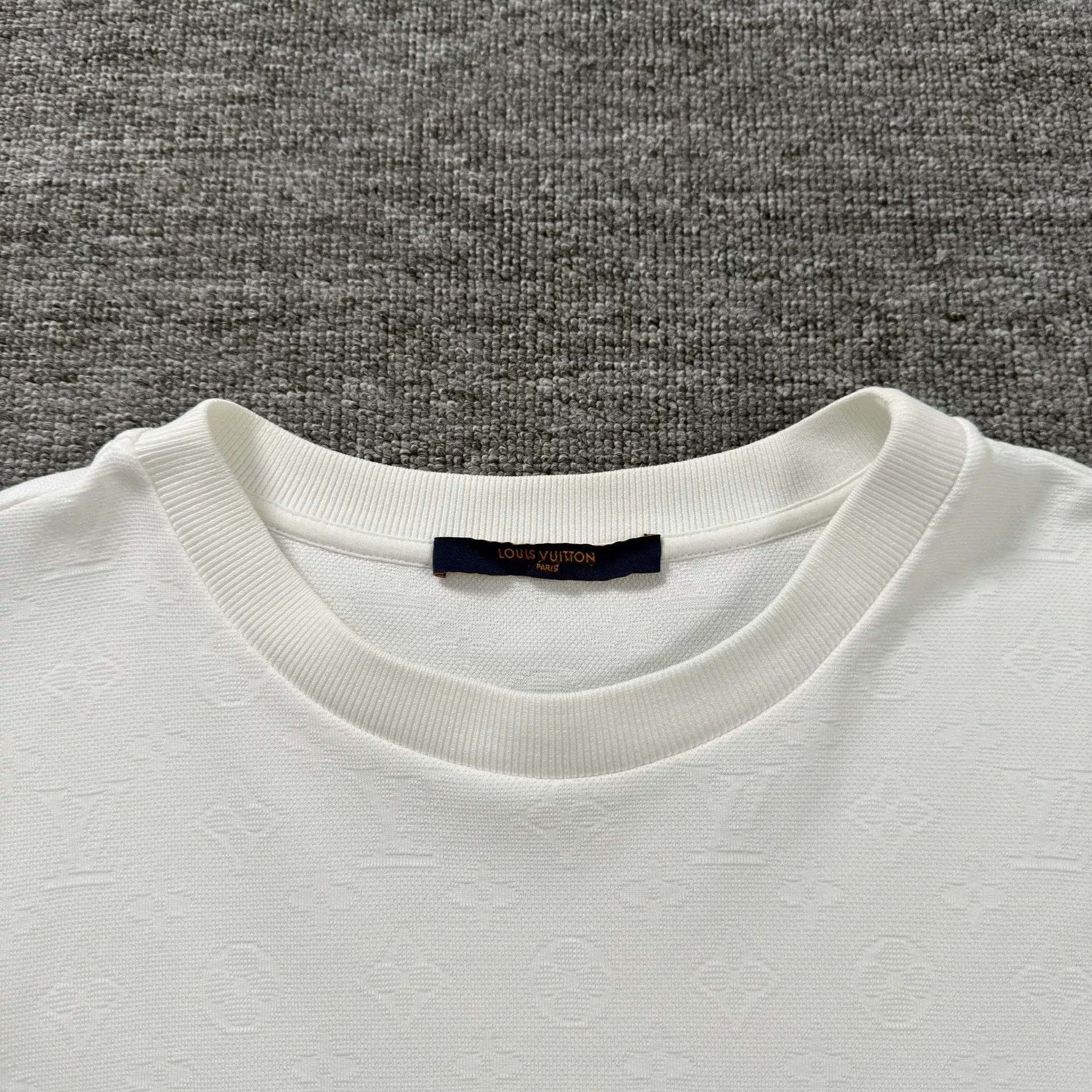 Louis Vuitton Louis Vuitton Monogram Pocket T-Shirt Size L Size US L / EU 52-54 / 3 - 3 Thumbnail
