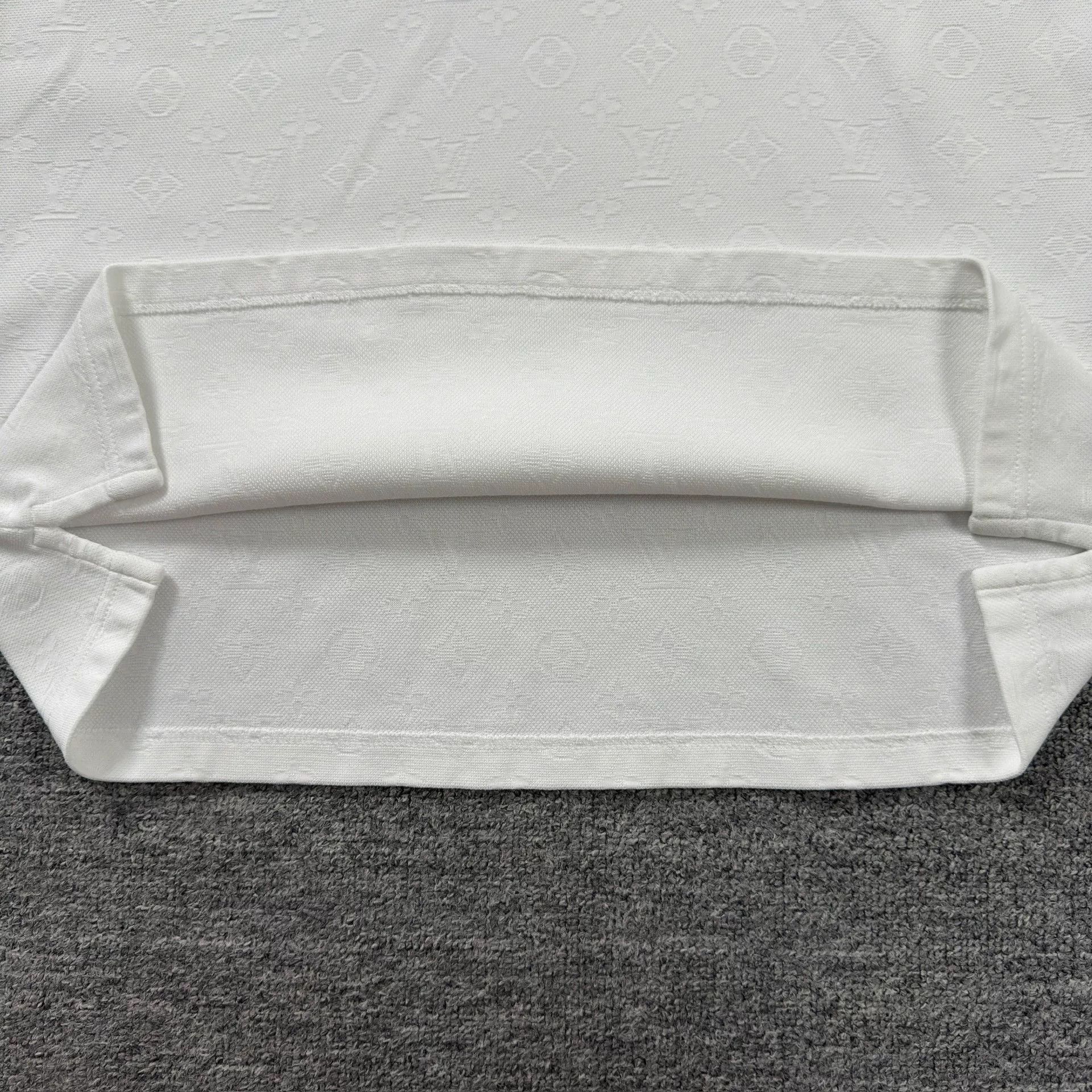 Louis Vuitton Louis Vuitton Monogram Pocket T-Shirt Size L Size US L / EU 52-54 / 3 - 4 Thumbnail