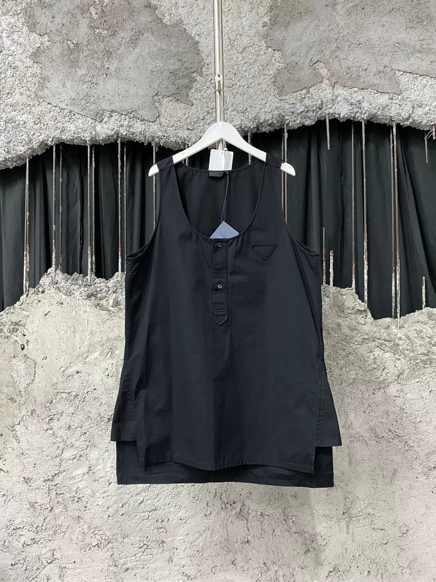 Prada Prada Sleeveless Button Up Top Size M Size M / US 6-8 / IT 42-44 - 2 Thumbnail