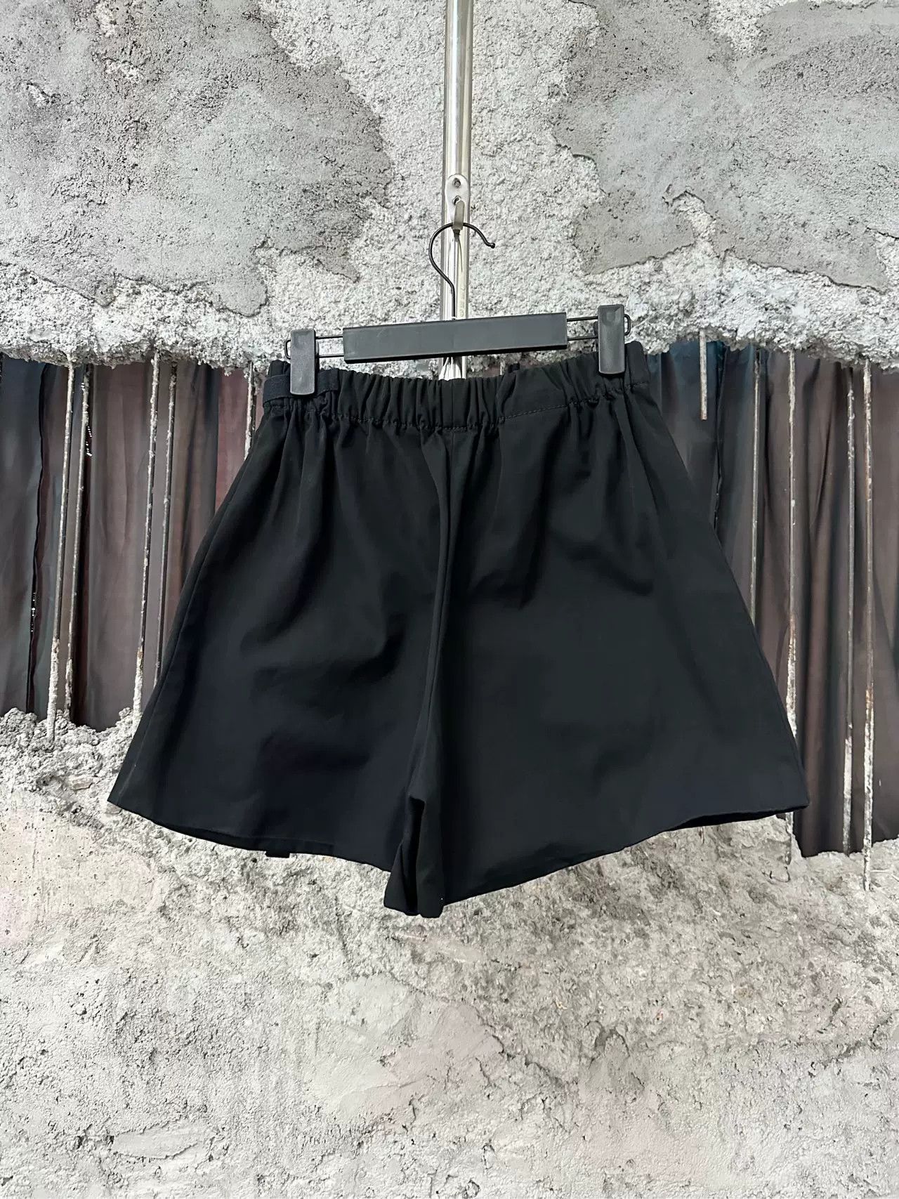 Prada Prada Button Tie Waist Shorts Size 40 Size 27" / US 4 / IT 40 - 3 Thumbnail