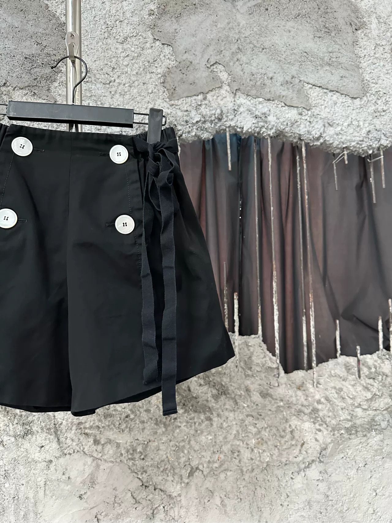 Prada Prada Button Tie Waist Shorts Size 40 Size 27" / US 4 / IT 40 - 5 Thumbnail