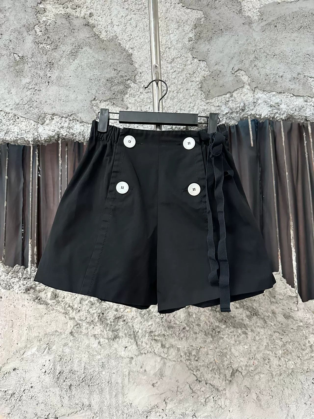 Prada Prada Button Tie Waist Shorts Size 40 Size 27" / US 4 / IT 40 - 2 Thumbnail