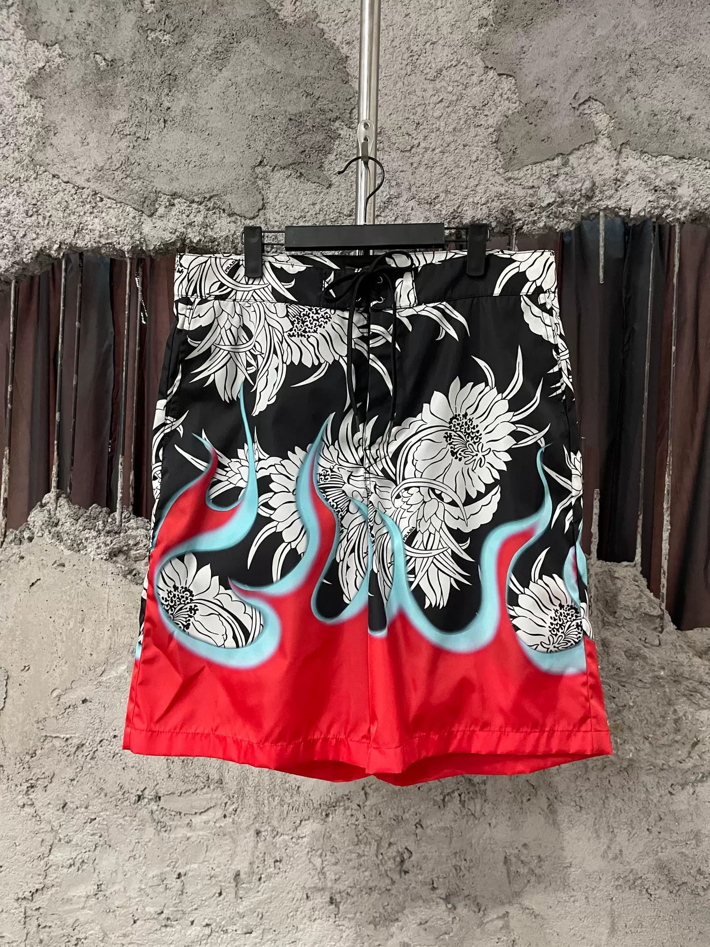 Prada Prada Flame Floral Print Shorts Size 50 Size US 34 / EU 50 - 2 Thumbnail