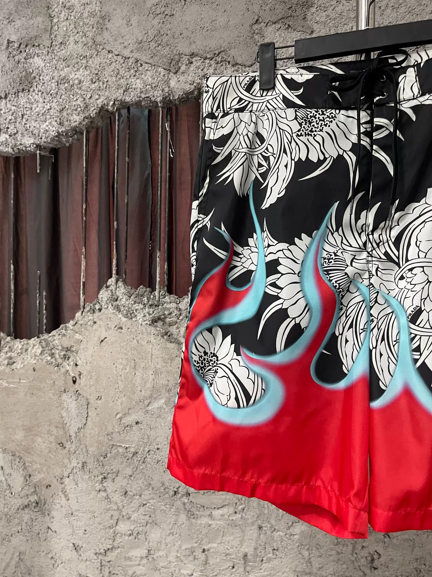 Prada Prada Flame Floral Print Shorts Size 50 Size US 34 / EU 50 - 4 Thumbnail
