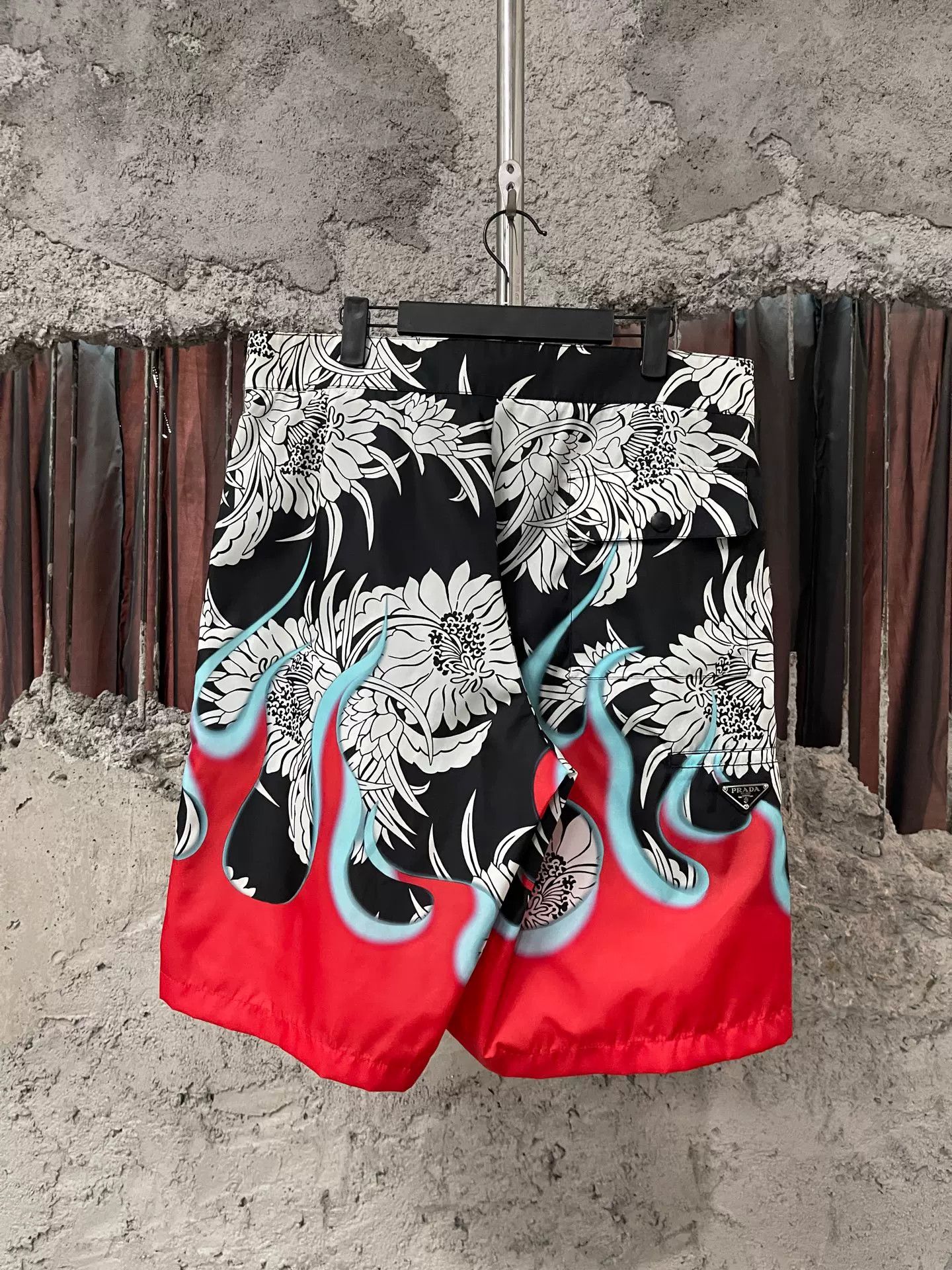 Prada Prada Flame Floral Print Shorts Size 50 Size US 34 / EU 50 - 3 Thumbnail