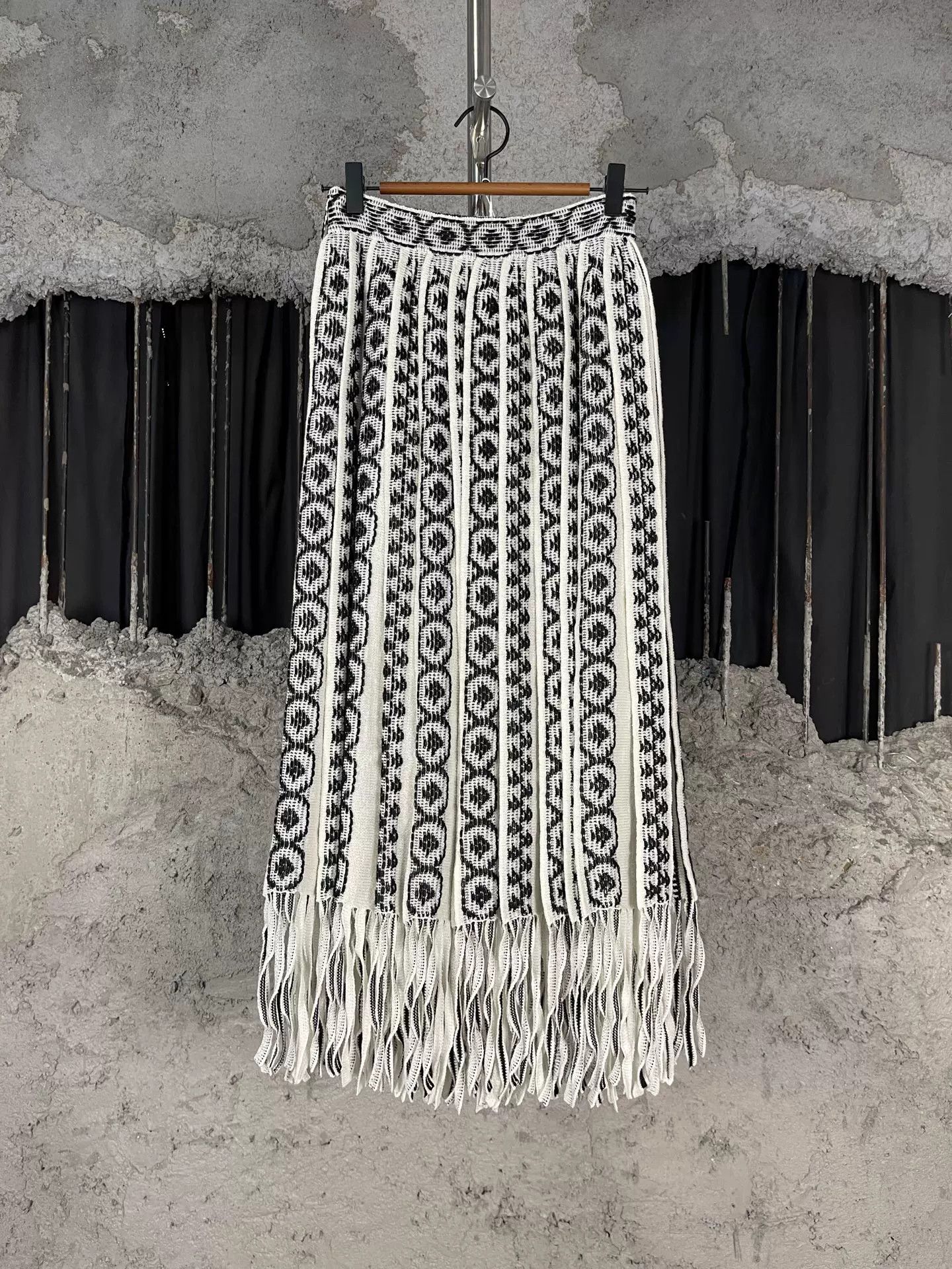 Dior Dior Fringe Pleated Midi Skirt Size 34 Size 25" / US 0 / IT 36 - 3 Thumbnail