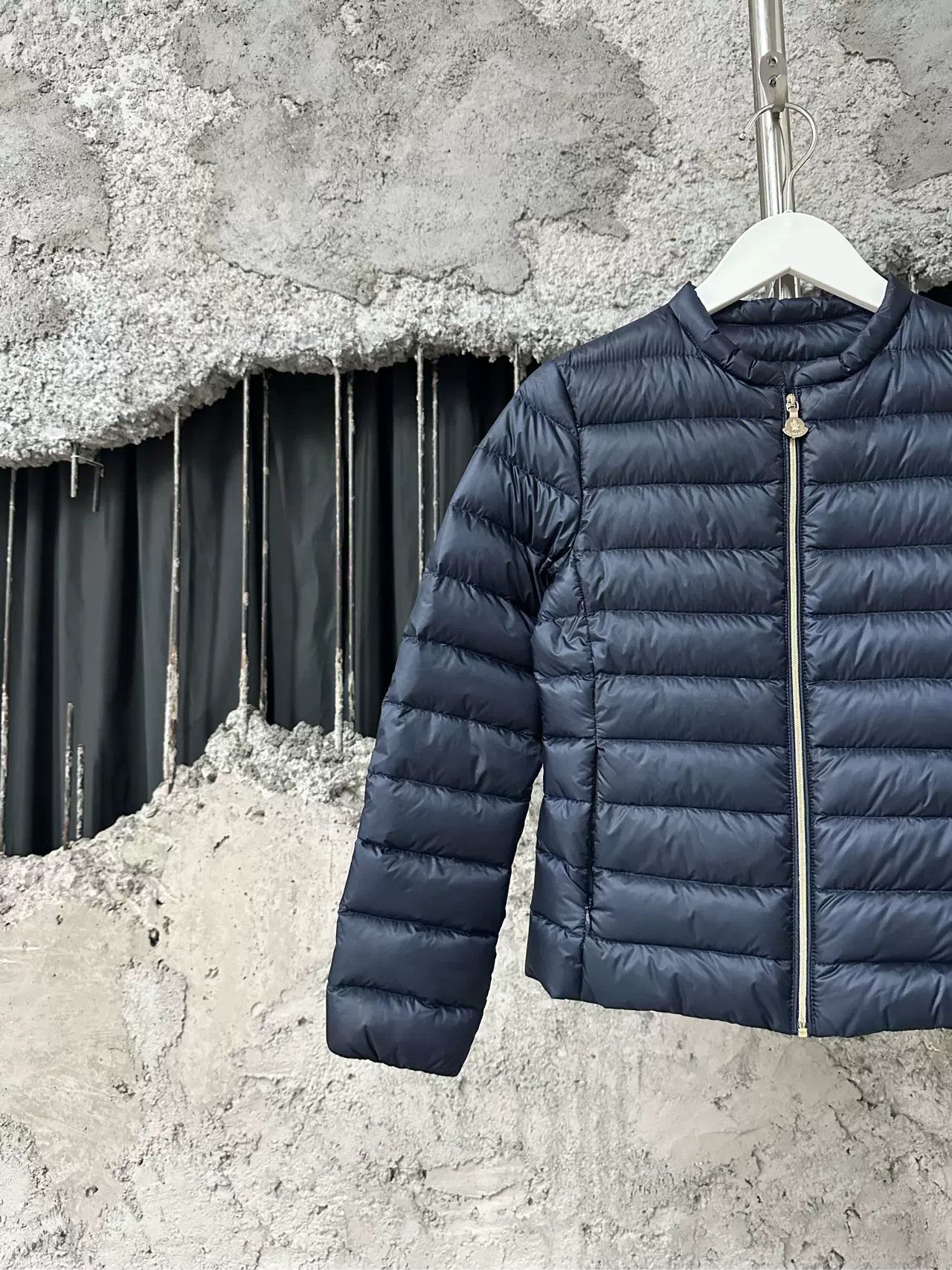 Moncler Moncler Ambrine Down Jacket Size 10 Size M / US 6-8 / IT 42-44 - 4 Thumbnail