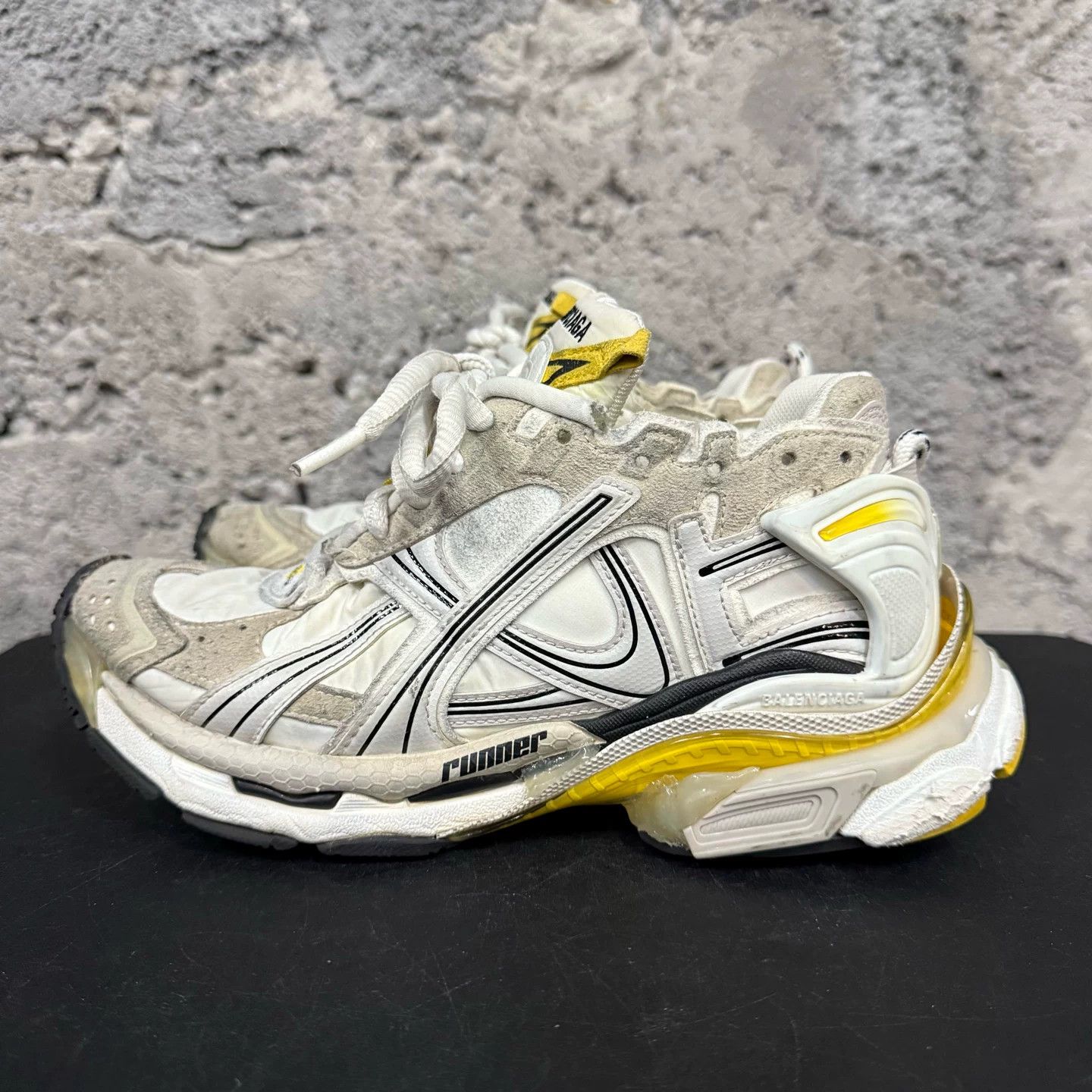Balenciaga Balenciaga Yellow Accent Runner Sneakers Size 37 Size US 7 / IT 37 - 3 Thumbnail