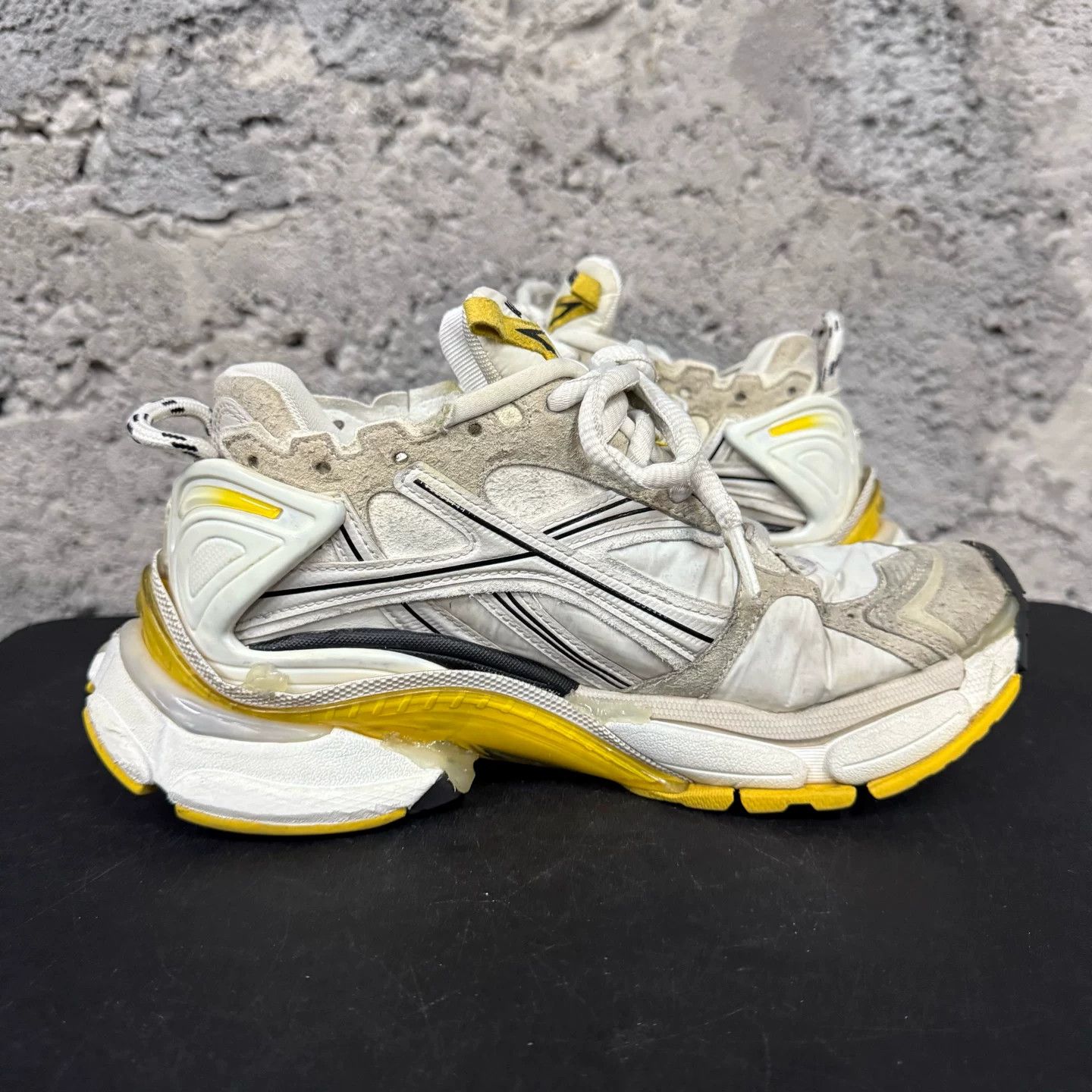 Balenciaga Balenciaga Yellow Accent Runner Sneakers Size 37 Size US 7 / IT 37 - 5 Thumbnail