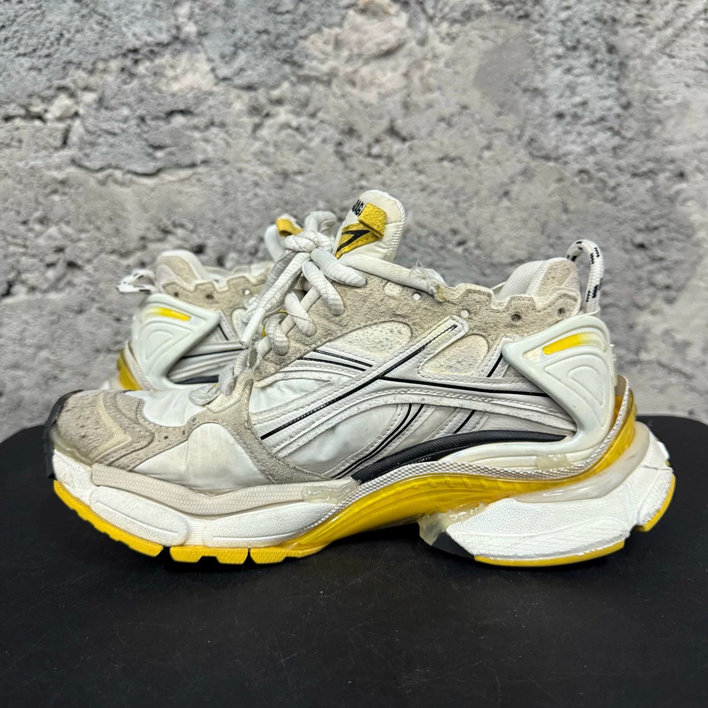 Balenciaga Balenciaga Yellow Accent Runner Sneakers Size 37 Size US 7 / IT 37 - 6 Thumbnail