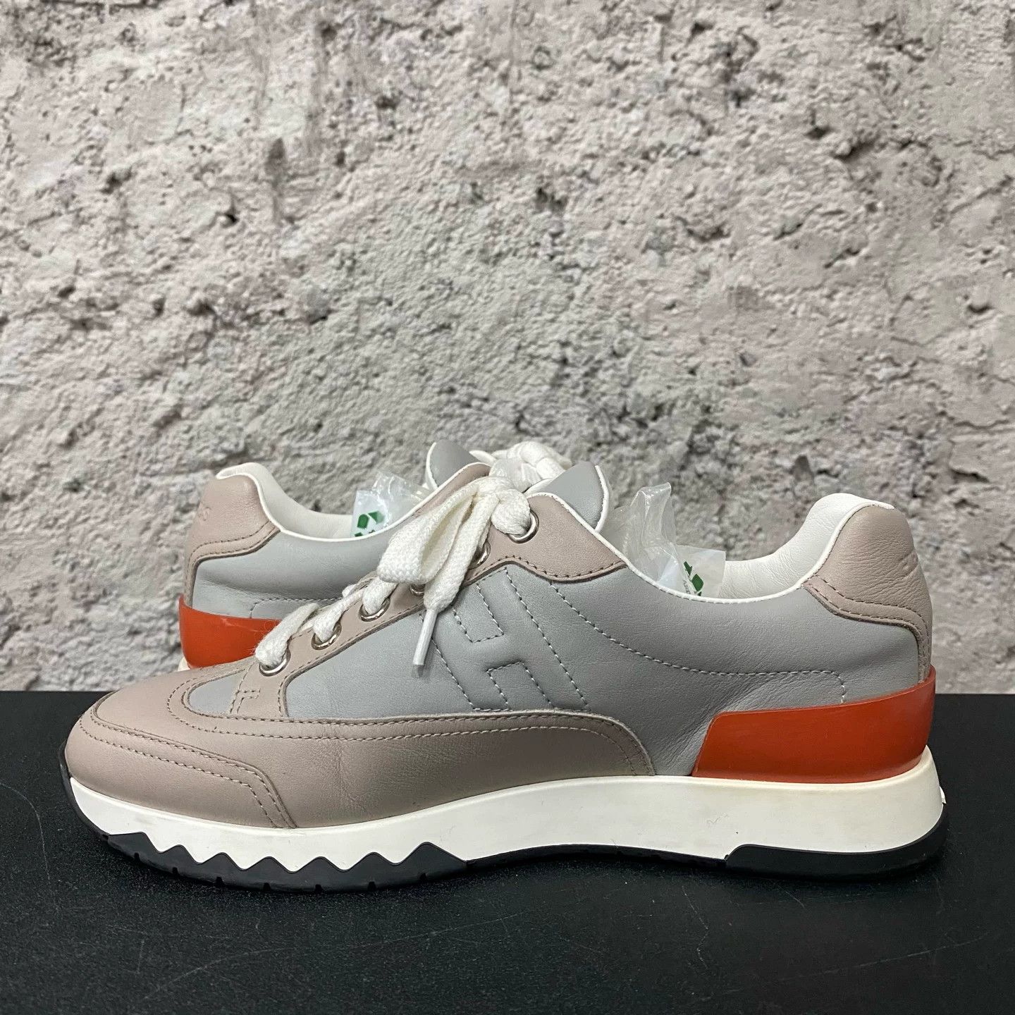 Hermes Hermès Leather Low-Top Sneakers Size 35 Size US 5 / IT 35 - 6 Thumbnail