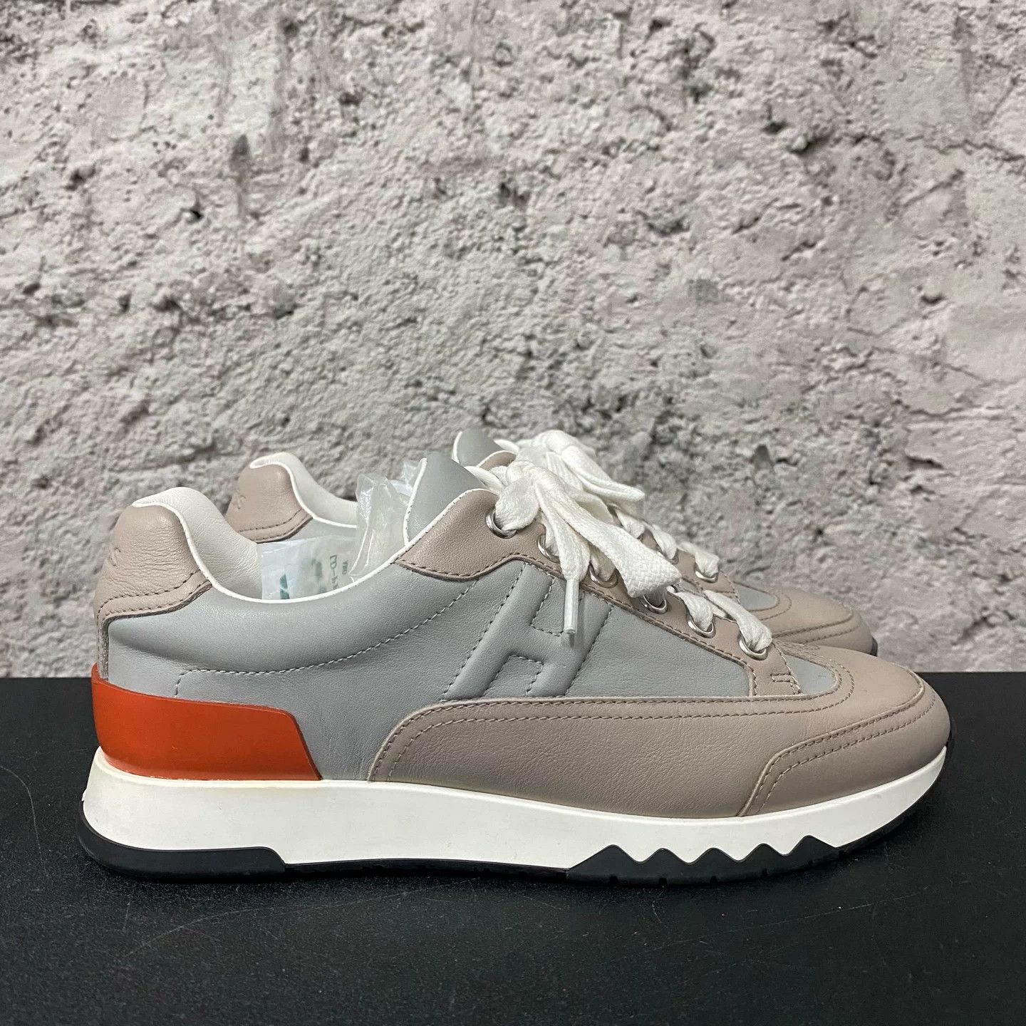 Hermes Hermès Leather Low-Top Sneakers Size 35 Size US 5 / IT 35 - 2 Thumbnail