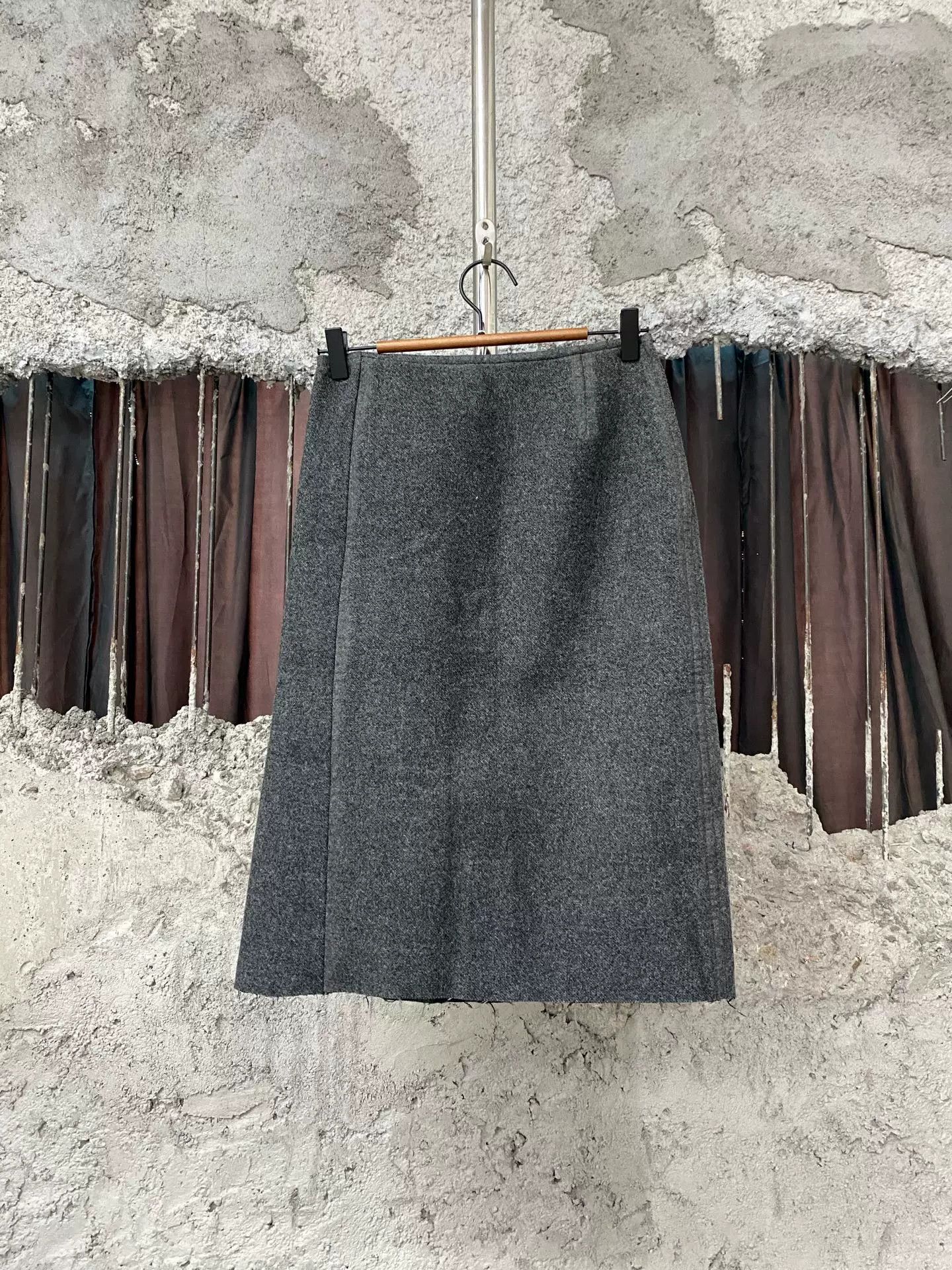 Prada Prada Wool Midi Skirt Size 38 Size 26" / US 2 / IT 38 - 3 Thumbnail