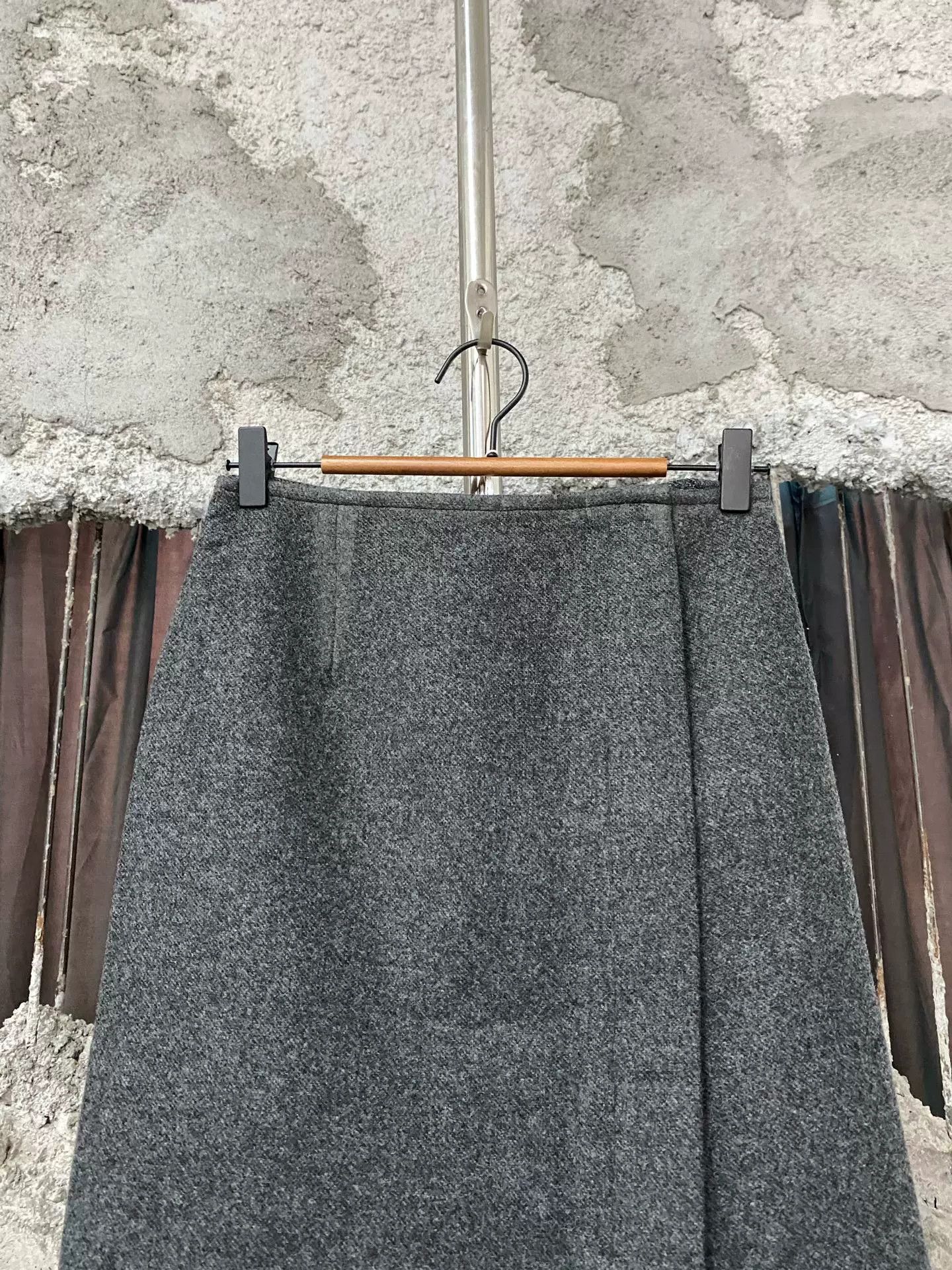 Prada Prada Wool Midi Skirt Size 38 Size 26" / US 2 / IT 38 - 4 Thumbnail