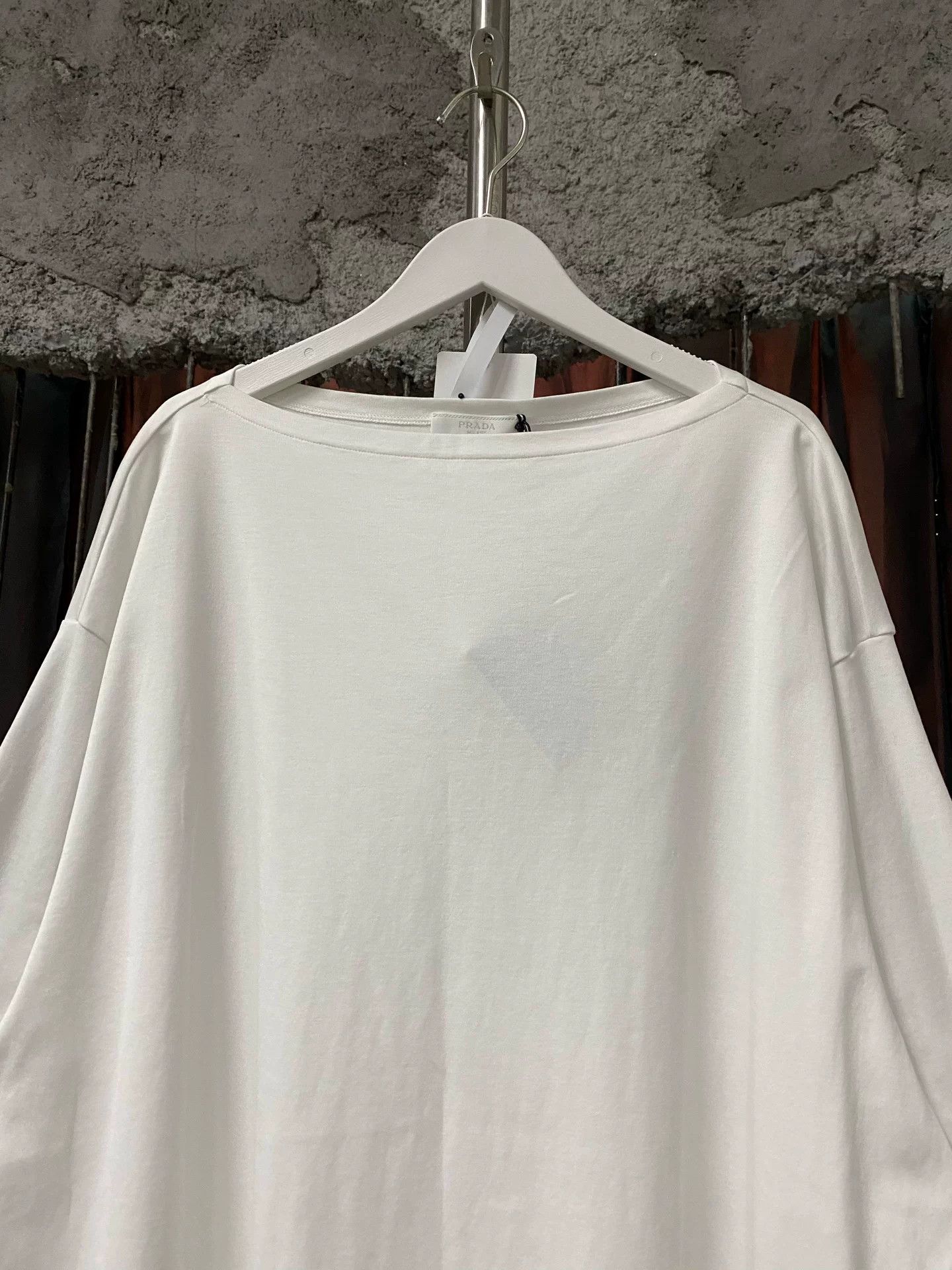 Prada Prada Logo Patch T-Shirt Size L Size US L / EU 52-54 / 3 - 4 Thumbnail