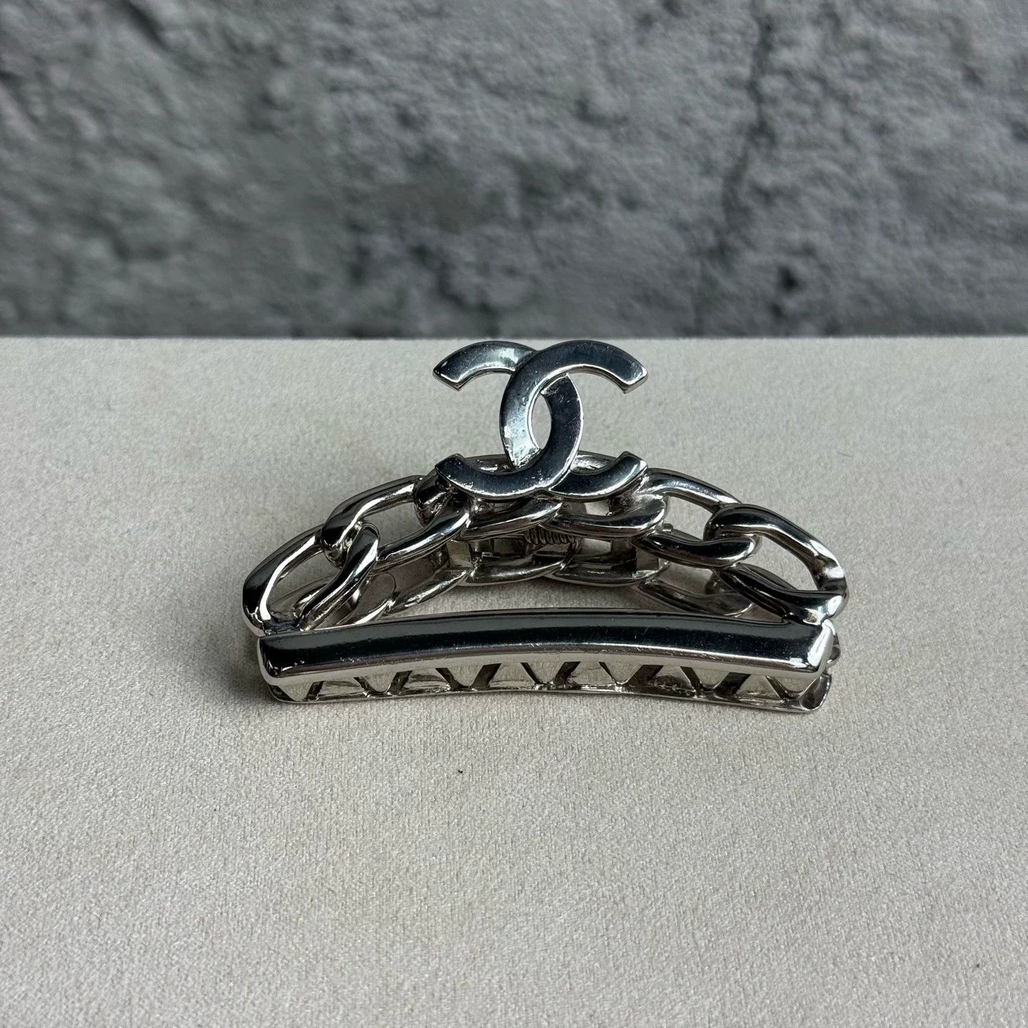 Chanel Chanel CC Logo Chain Hair Claw Clip One Size Size ONE SIZE - 2 Thumbnail