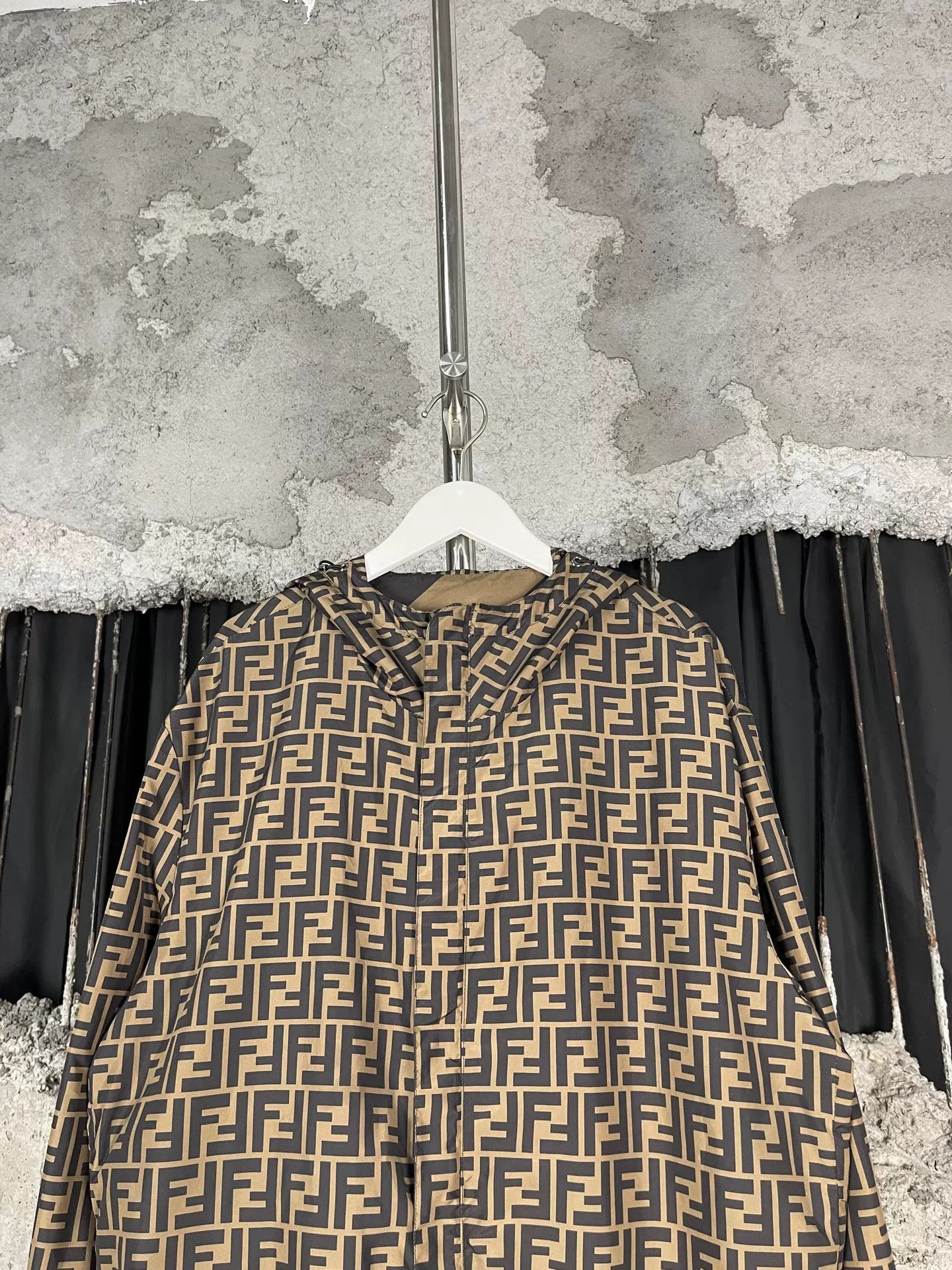 Fendi Fendi Reversible Logo Windbreaker Size M Size US M / EU 48-50 / 2 - 6 Thumbnail