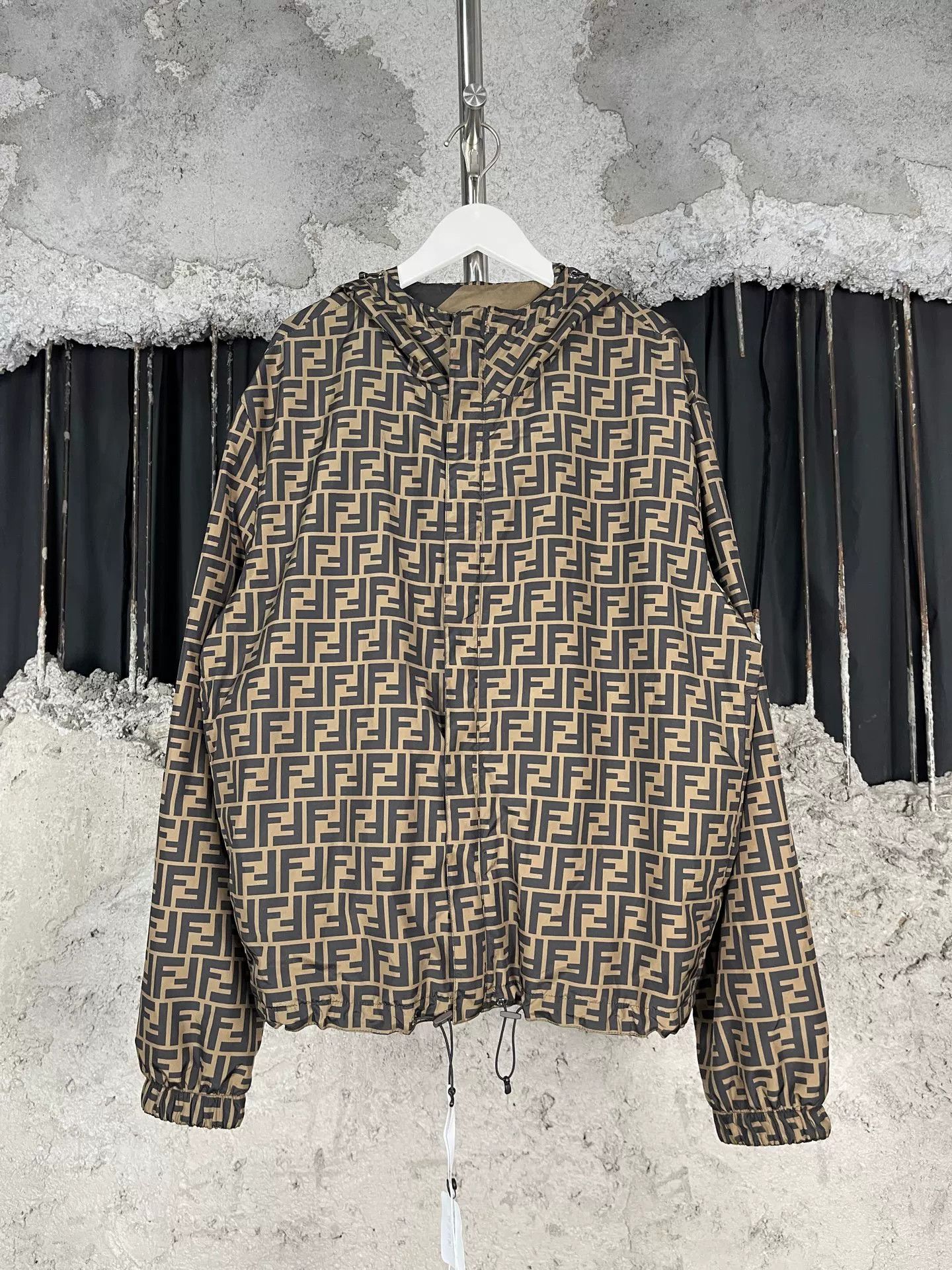 Fendi Fendi Reversible Logo Windbreaker Size M Size US M / EU 48-50 / 2 - 2 Thumbnail