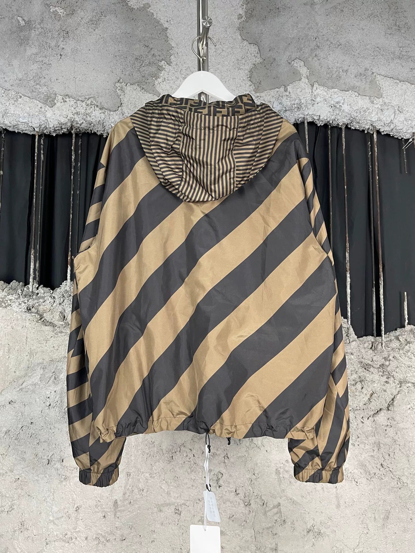 Fendi Fendi Reversible Logo Windbreaker Size M Size US M / EU 48-50 / 2 - 5 Thumbnail