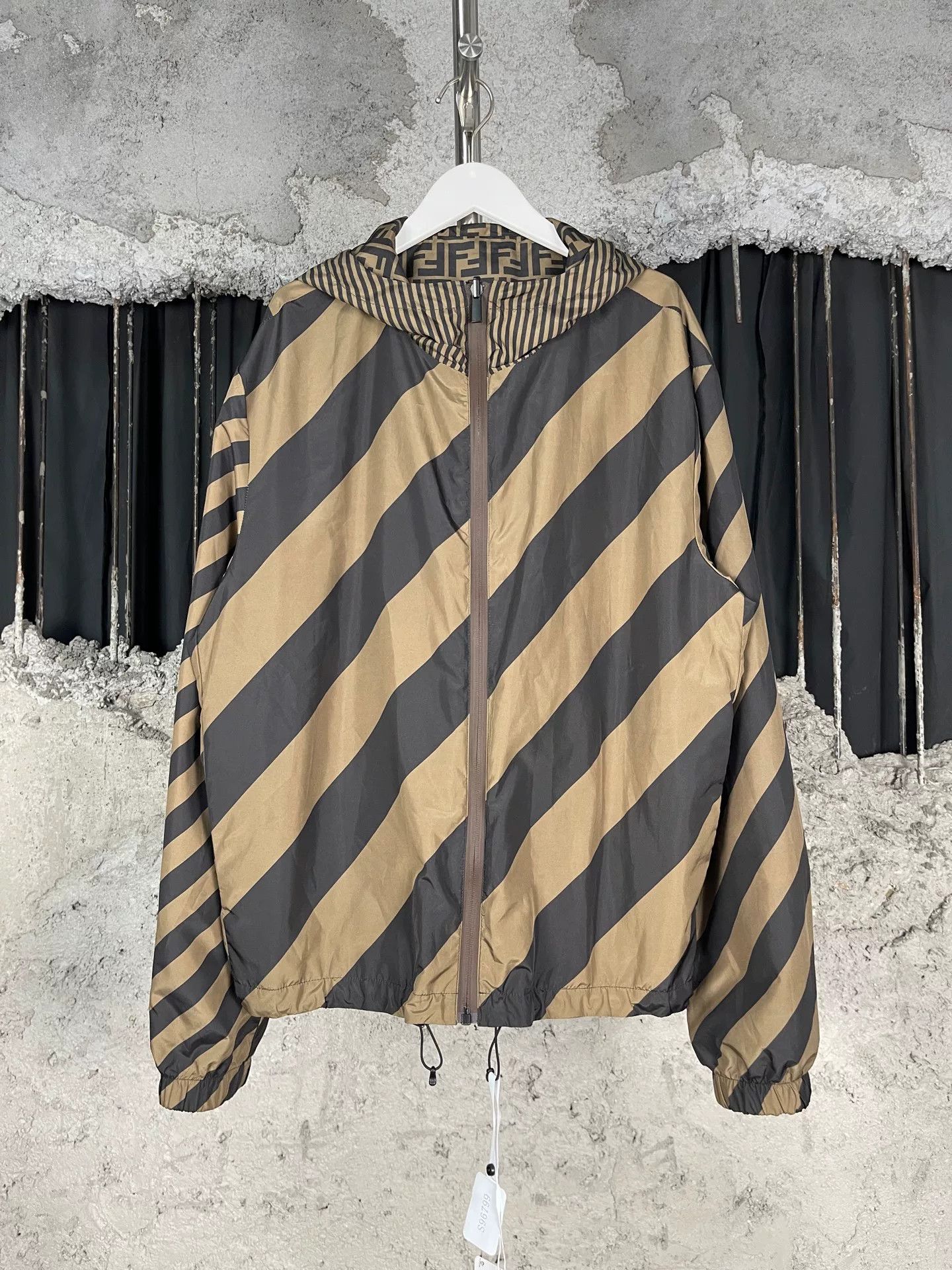 Fendi Fendi Reversible Logo Windbreaker Size M Size US M / EU 48-50 / 2 - 4 Thumbnail