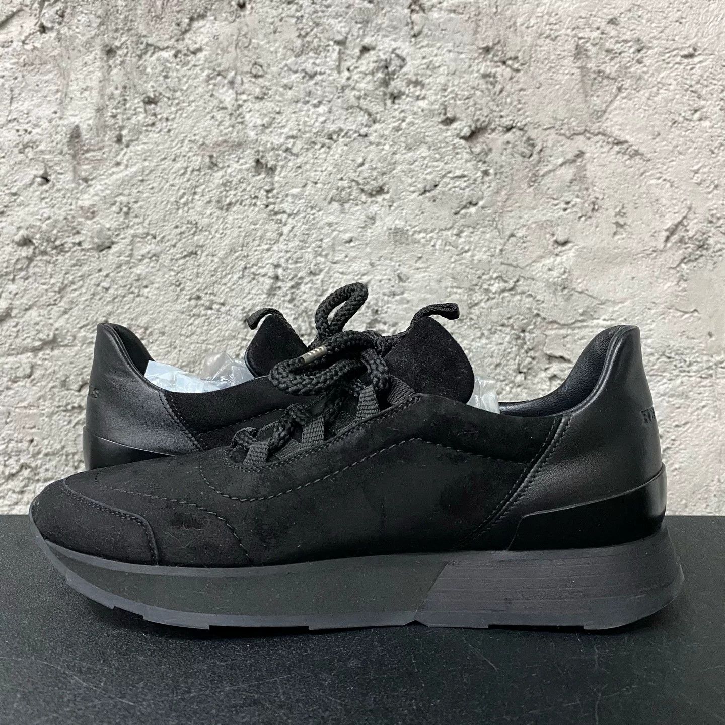 Hermes Hermes Black Suede Low-Top Sneakers Size 37.5 Size US 6.5 / IT 36.5 - 6 Thumbnail