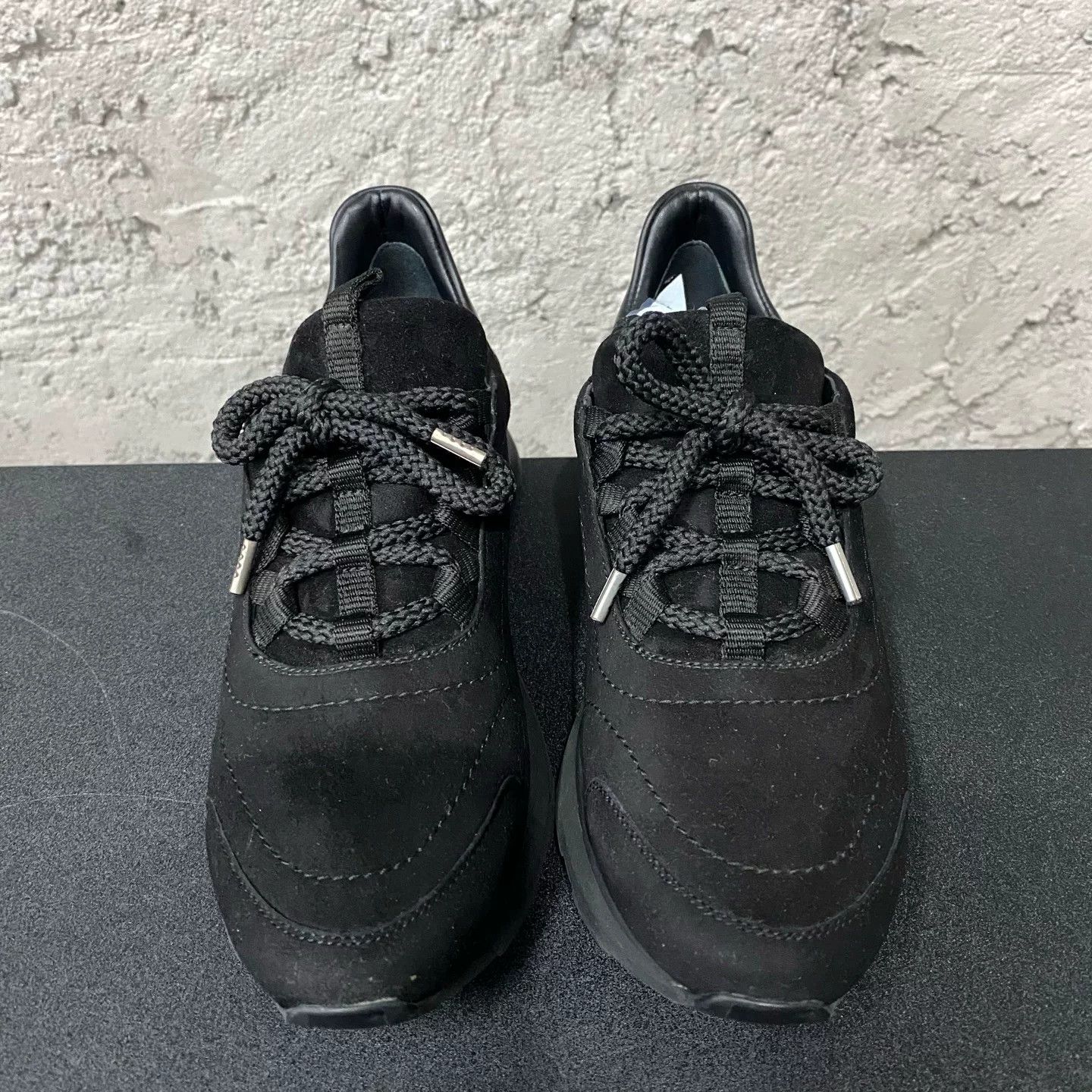 Hermes Hermes Black Suede Low-Top Sneakers Size 37.5 Size US 6.5 / IT 36.5 - 7 Thumbnail