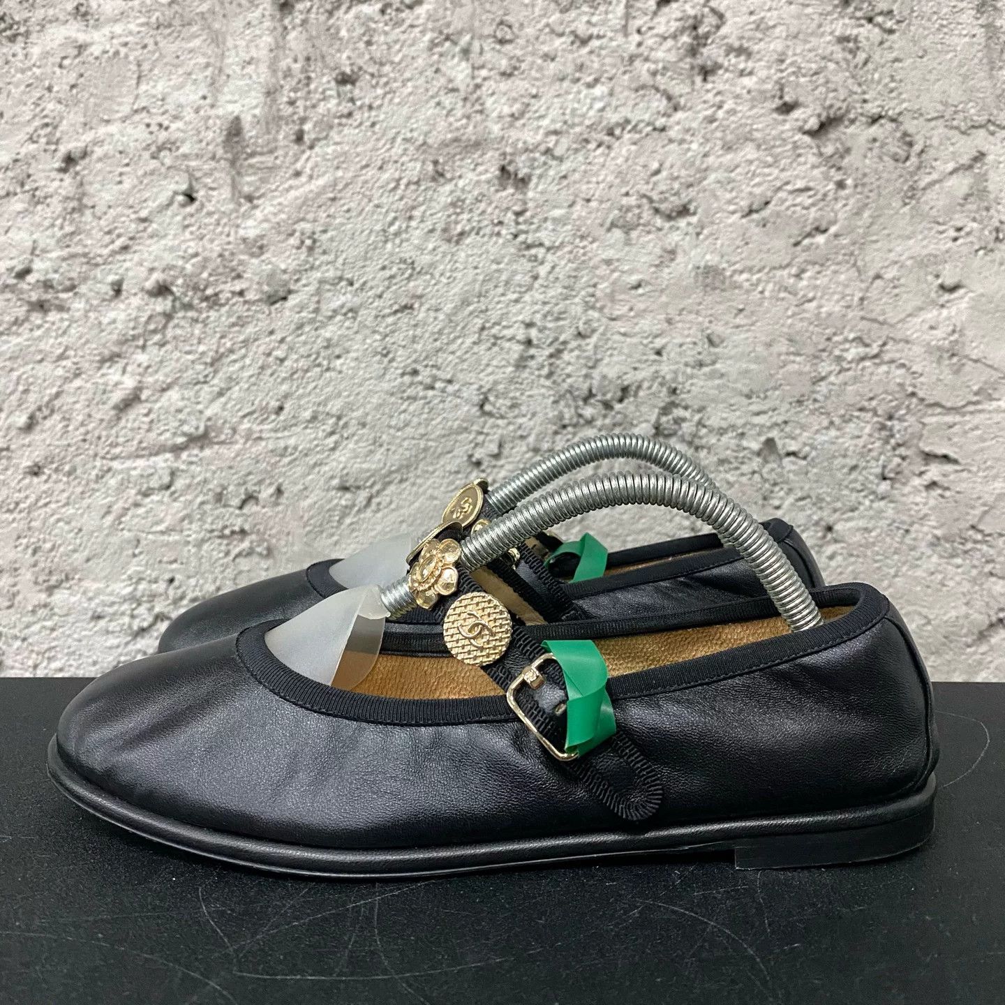 Chanel Chanel Emblem Mary Jane Flats Size 38 Size US 8 / IT 38 - 3 Thumbnail