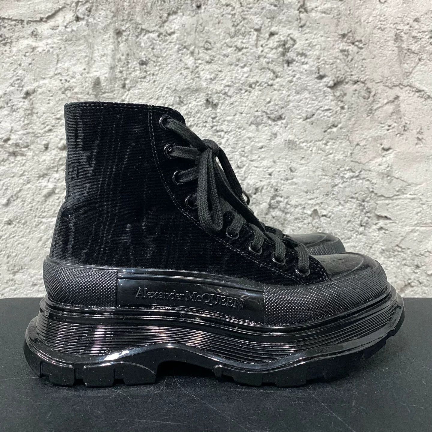 Alexander McQueen Alexander McQueen Velvet High Top Boots Size 36 Size US 6 / IT 36 - 2 Thumbnail
