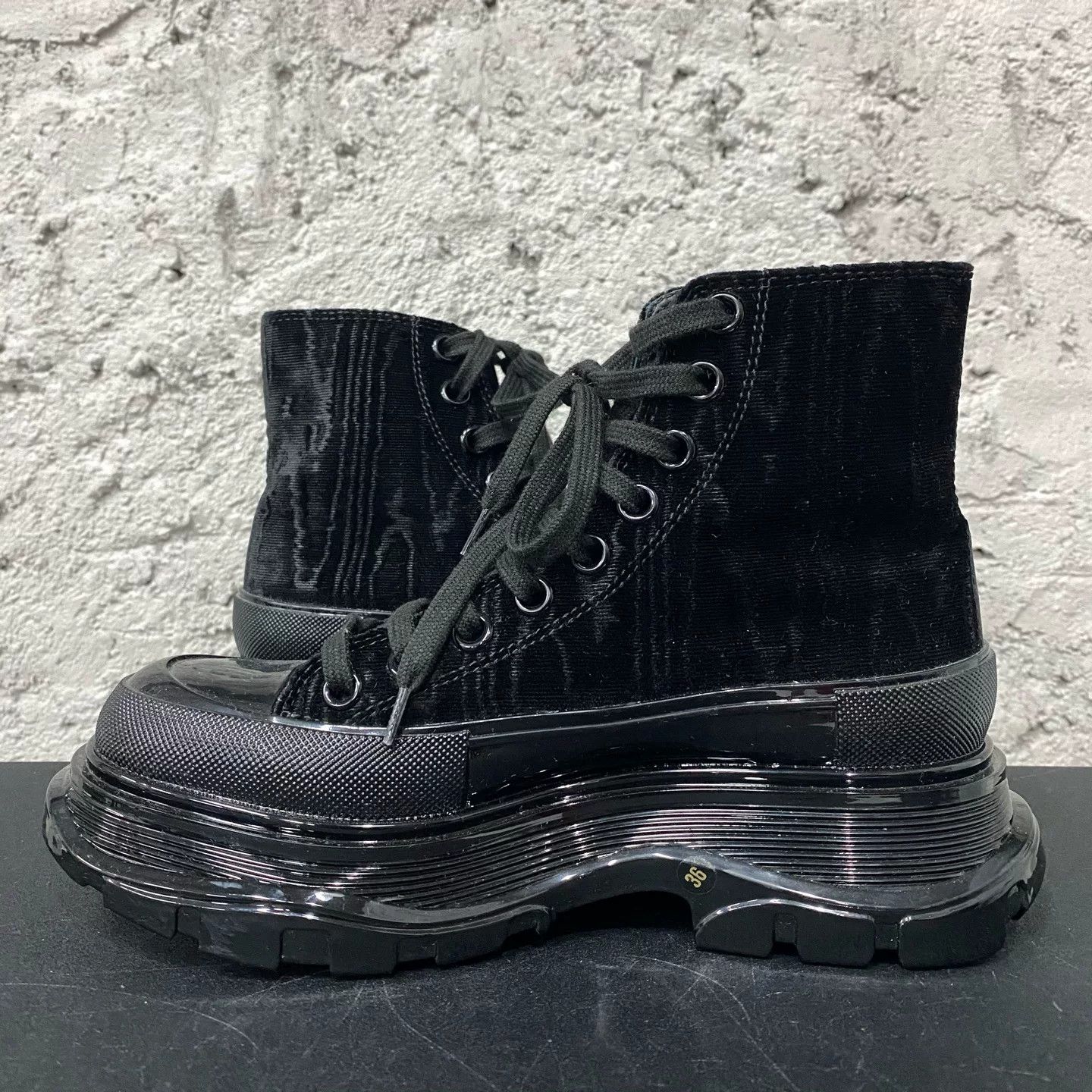 Alexander McQueen Alexander McQueen Velvet High Top Boots Size 36 Size US 6 / IT 36 - 6 Thumbnail