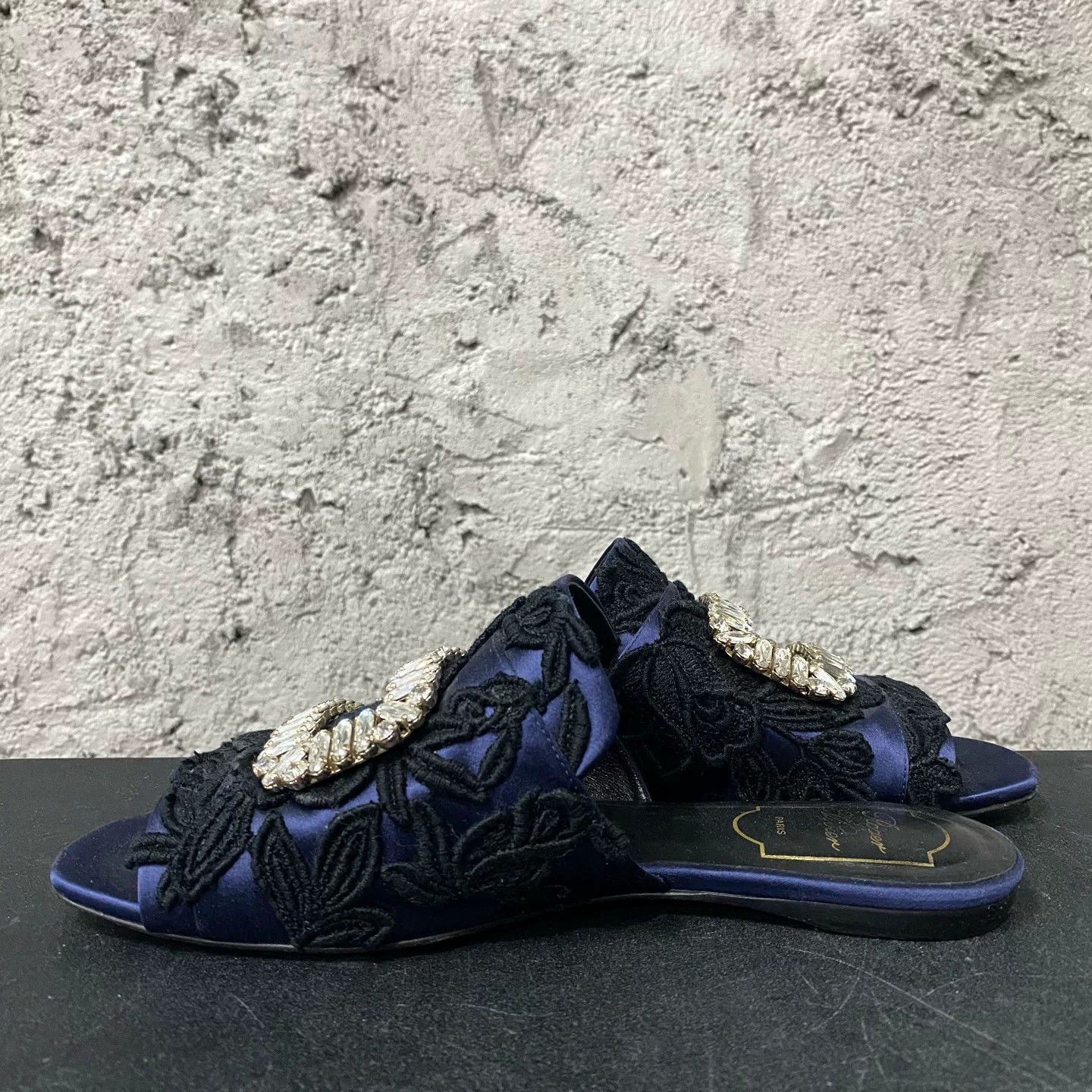 Roger Vivier Roger Vivier Crystal Satin Slides Size 38.5 Size US 8.5 / IT 38.5 - 6 Thumbnail