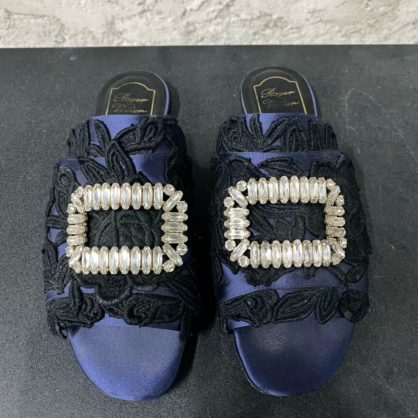 Roger Vivier Roger Vivier Crystal Satin Slides Size 38.5 Size US 8.5 / IT 38.5 - 7 Thumbnail