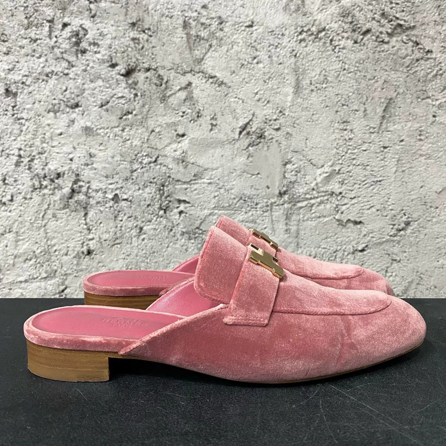 Hermes Hermès Velvet Mule Slippers Pink Size 38.5 Size US 8.5 / IT 38.5 - 2 Thumbnail