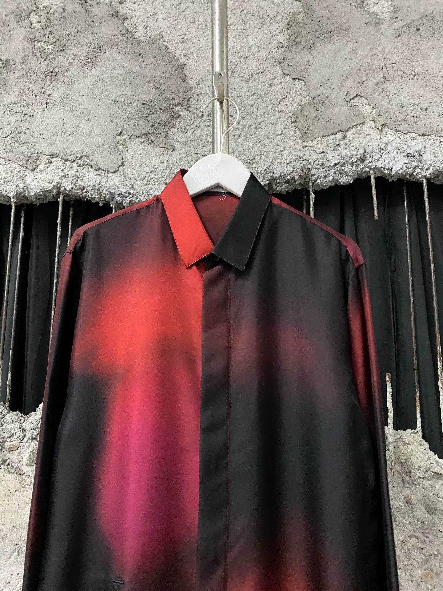 Dior Dior Gradient Silk Bee Shirt Size S Size US S / EU 44-46 / 1 - 4 Thumbnail