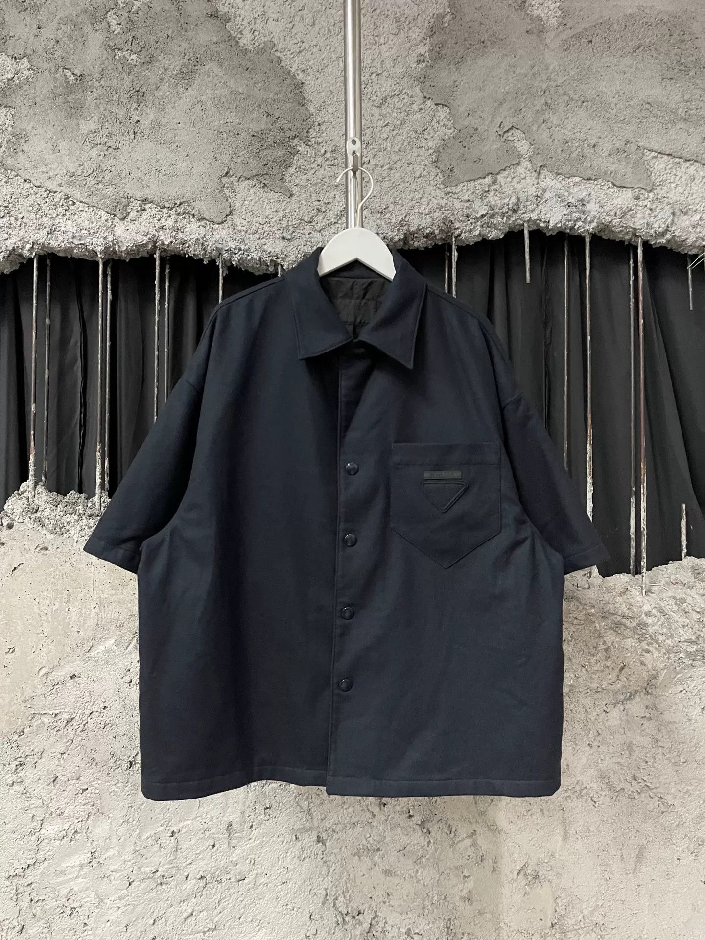 Prada Prada Logo Patch Shirt Size M Size US M / EU 48-50 / 2 - 2 Thumbnail