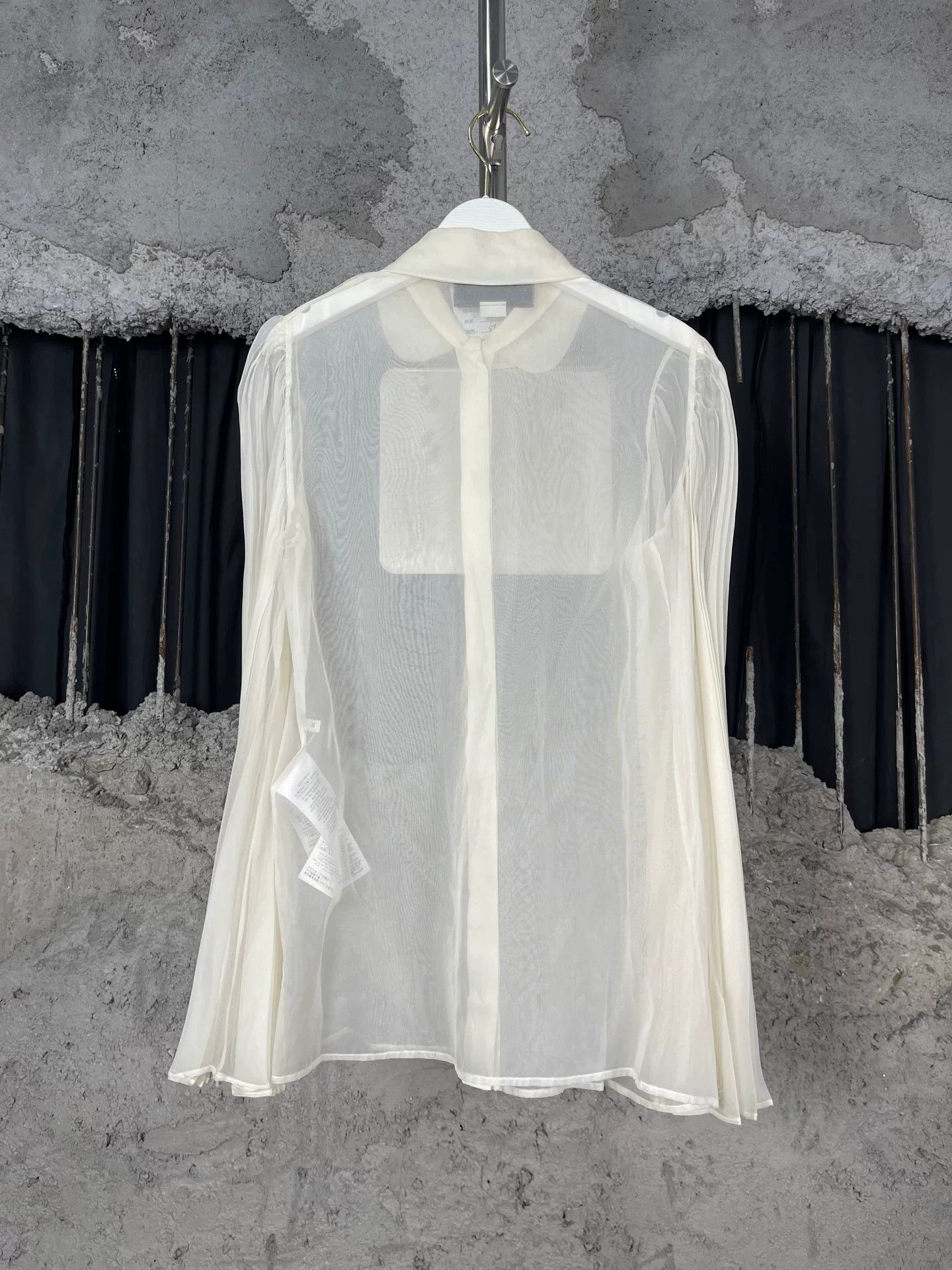 Gucci Gucci Sheer Silk Pleated Blouse Size 38 Size XS / US 0-2 / IT 36-38 - 5 Thumbnail