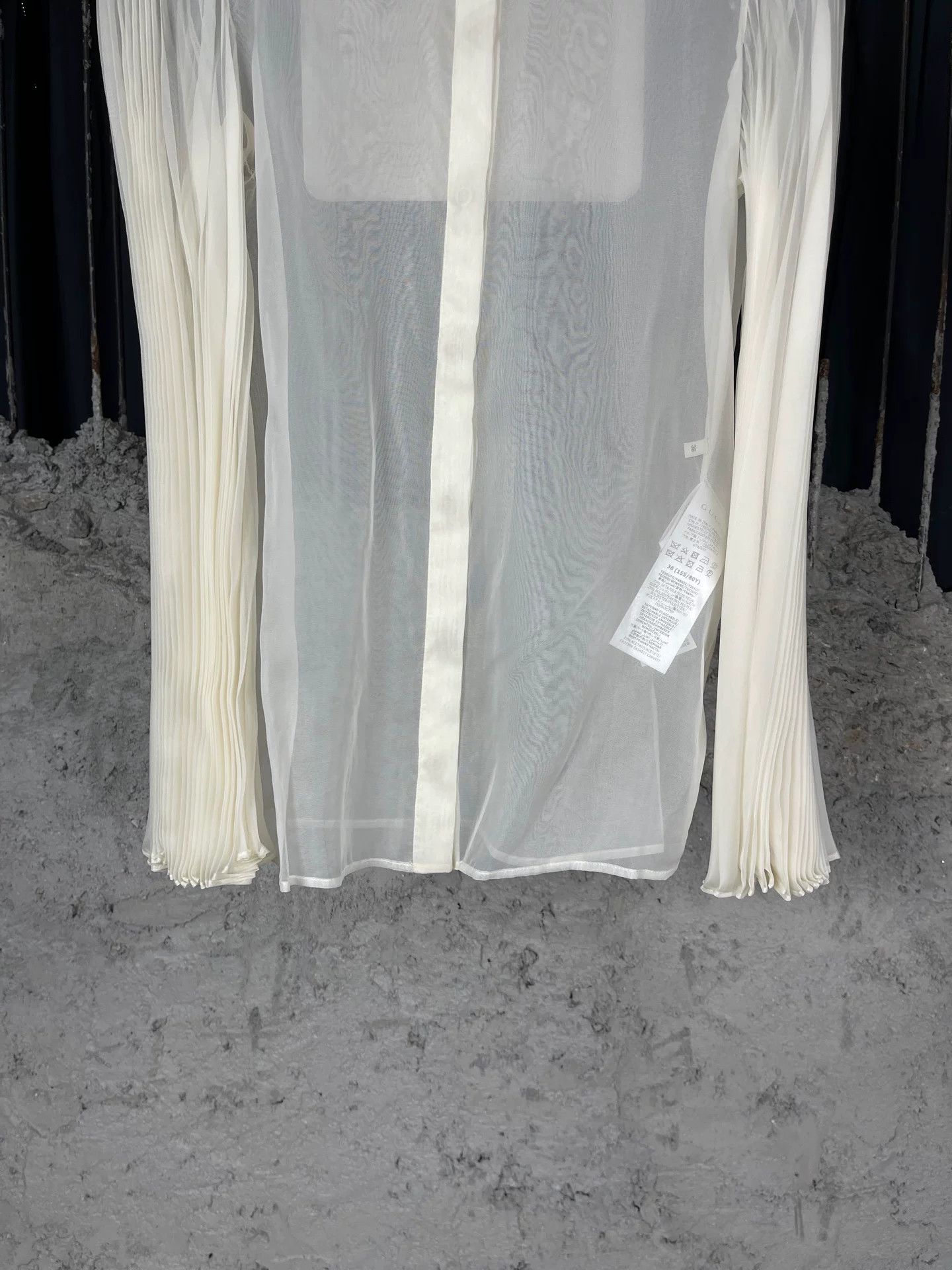 Gucci Gucci Sheer Silk Pleated Blouse Size 38 Size XS / US 0-2 / IT 36-38 - 4 Thumbnail