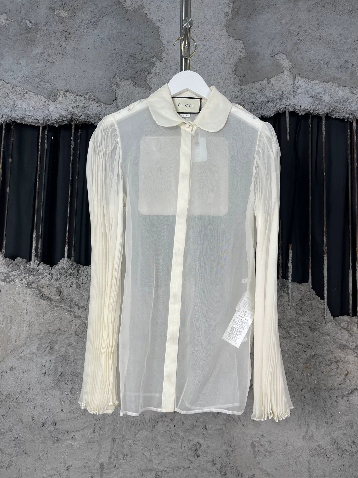 Gucci Gucci Sheer Silk Pleated Blouse Size 38 Size XS / US 0-2 / IT 36-38 - 2 Thumbnail