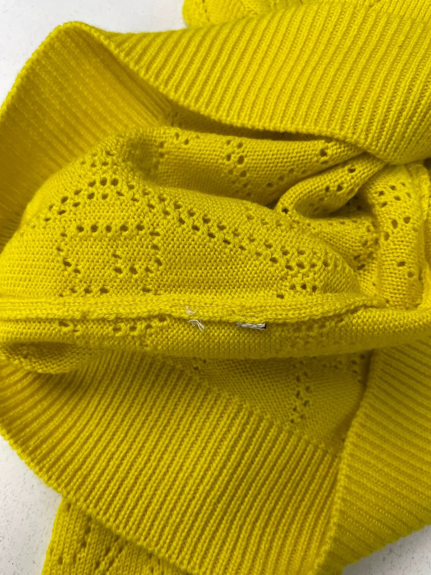 Gucci Gucci Yellow GG Logo Knit Sweater Size XS Size XS / US 0-2 / IT 36-38 - 8 Thumbnail
