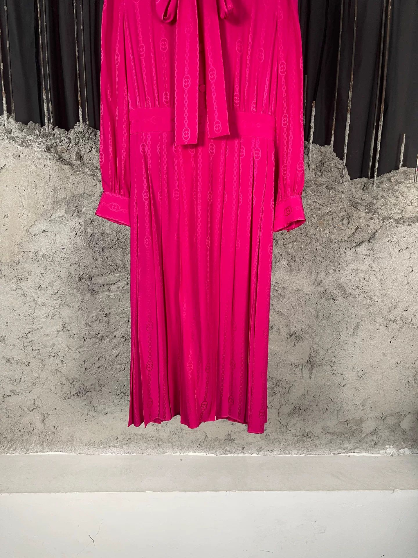 Gucci Gucci Monogram Silk Midi Dress IT 38 Size XS / US 0-2 / IT 36-38 - 5 Thumbnail