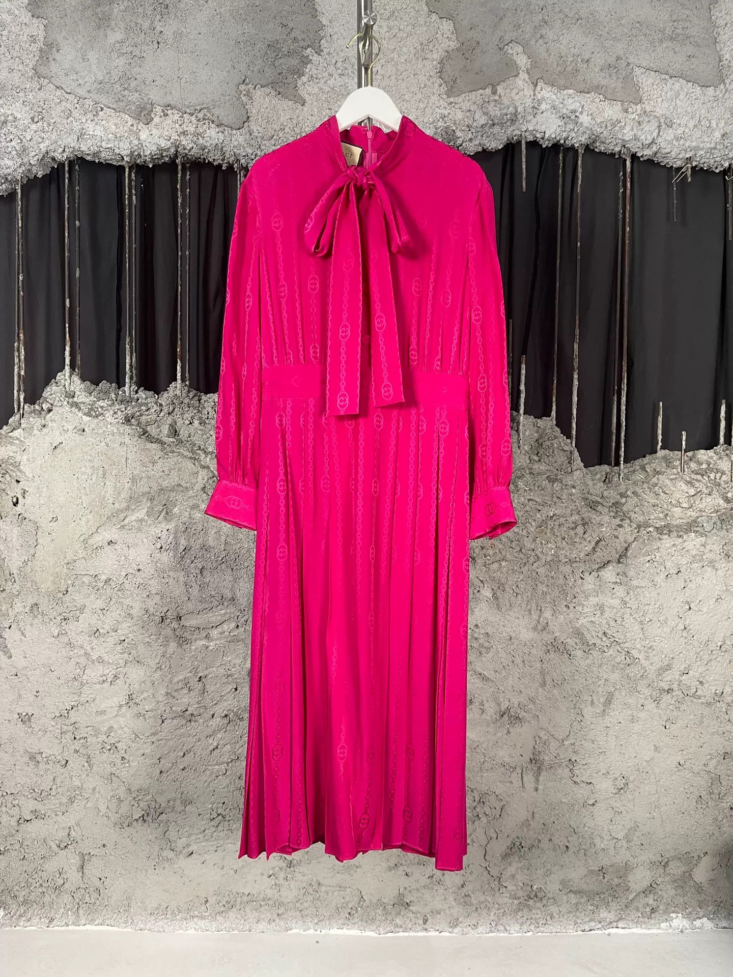 Gucci Gucci Monogram Silk Midi Dress IT 38 Size XS / US 0-2 / IT 36-38 - 2 Thumbnail