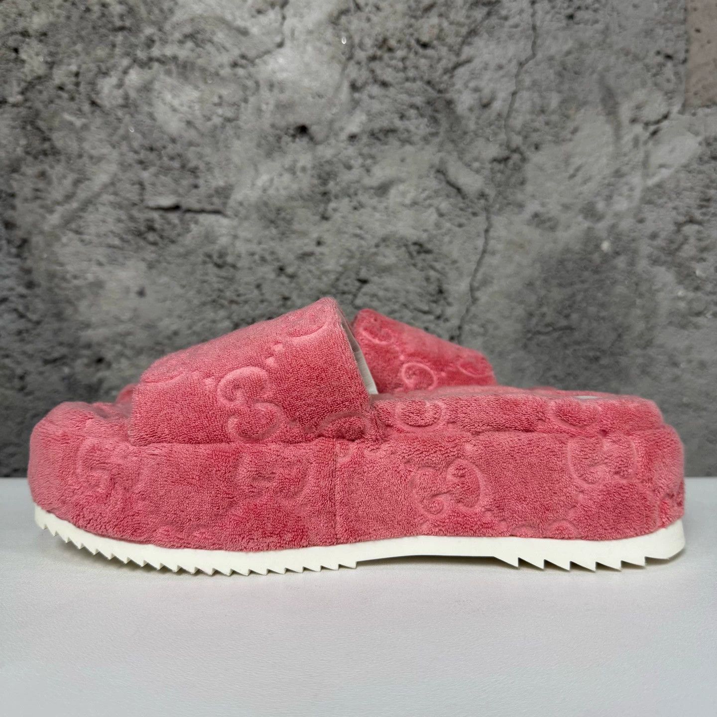 Gucci Gucci Pink Logo Platform Slides Size 37 Size US 7 / IT 37 - 7 Thumbnail
