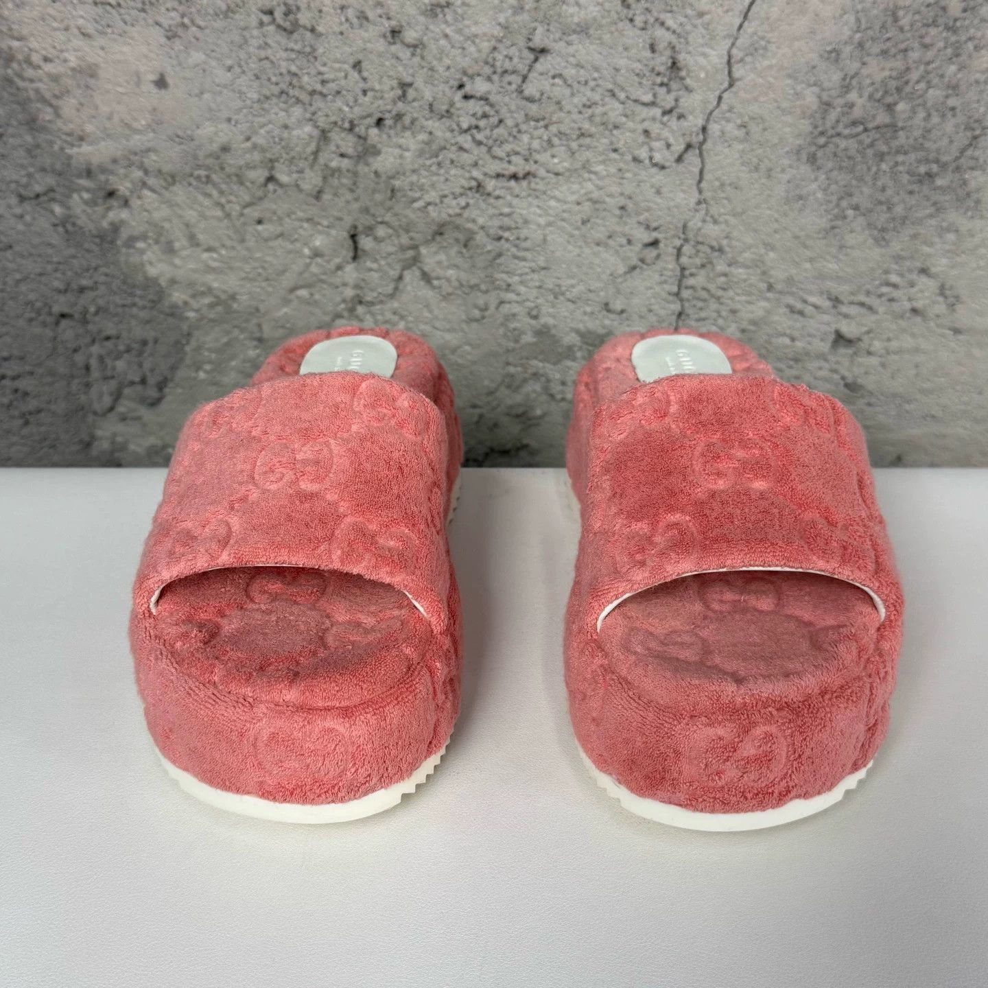 Gucci Gucci Pink Logo Platform Slides Size 37 Size US 7 / IT 37 - 8 Thumbnail