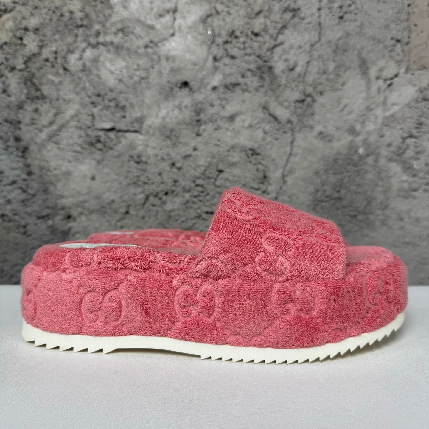 Gucci Gucci Pink Logo Platform Slides Size 37 Size US 7 / IT 37 - 3 Thumbnail