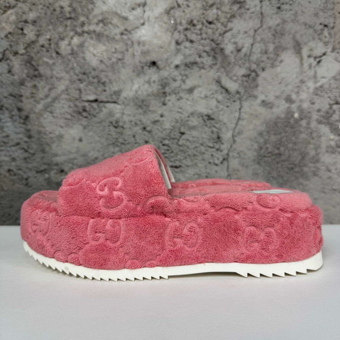 Gucci Gucci Pink Logo Platform Slides Size 37 Size US 7 / IT 37 - 4 Thumbnail