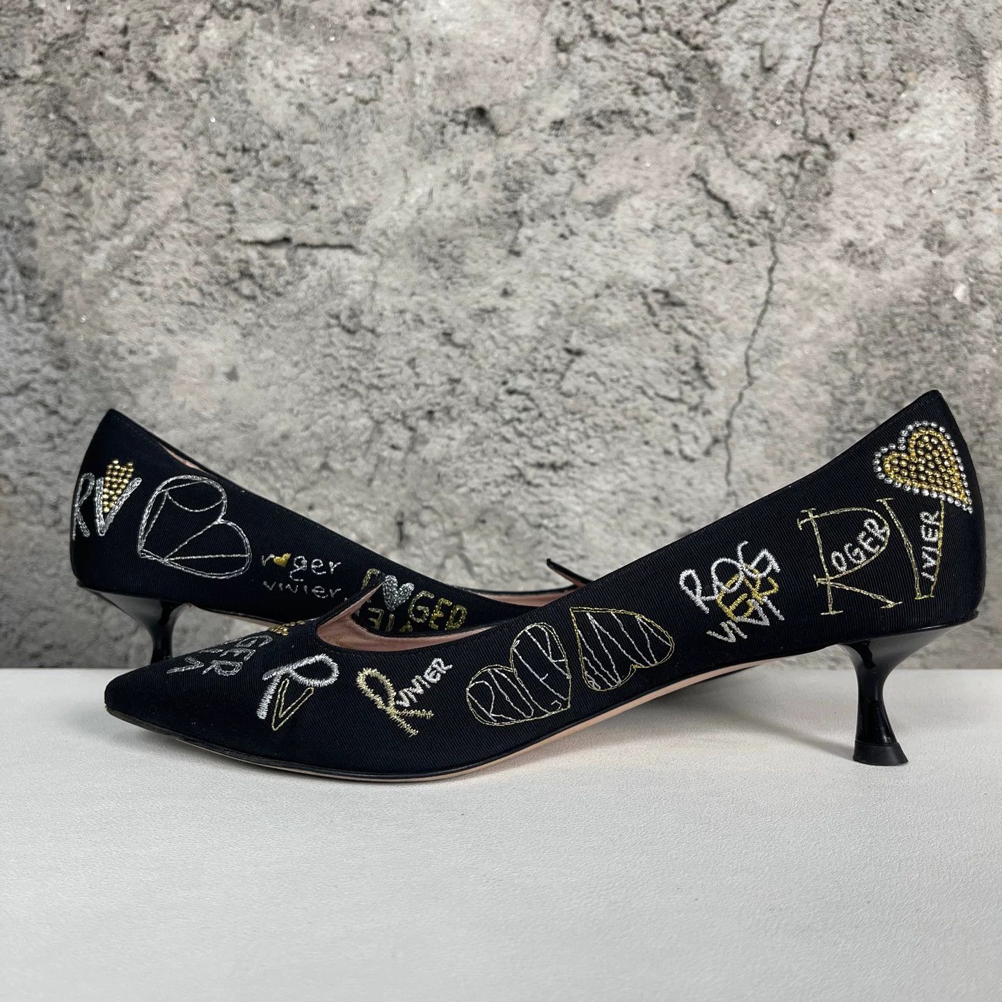 Roger Vivier Roger Vivier Embroidered Kitten Heel Pumps Size 36 Size US 6 / IT 36 - 7 Thumbnail