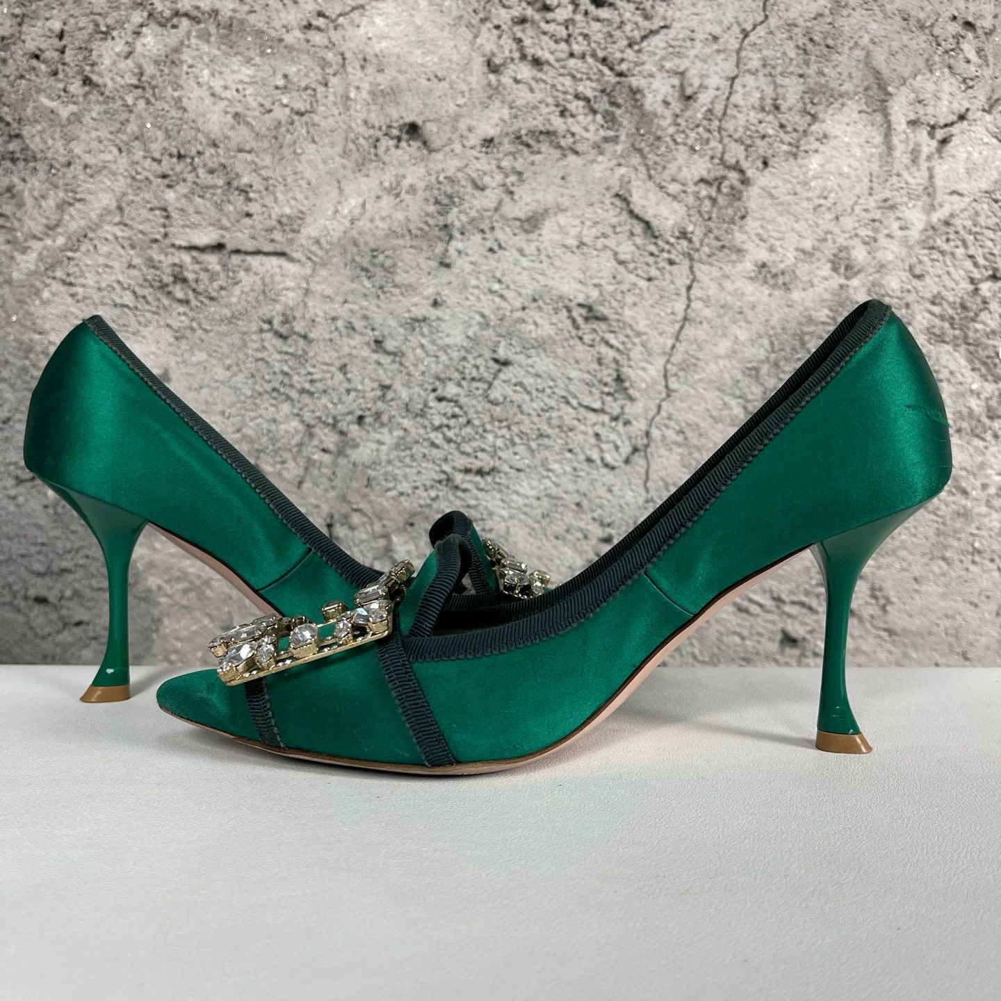 Roger Vivier Roger Vivier Satin Rhinestone Pumps Size 36.5 Size US 6.5 / IT 36.5 - 7 Thumbnail
