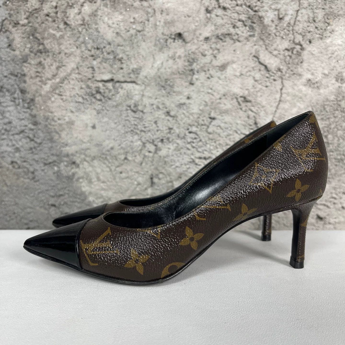 Louis Vuitton Louis Vuitton Monogram Pointed Toe Pumps Size 36 Size US 6 / IT 36 - 4 Thumbnail